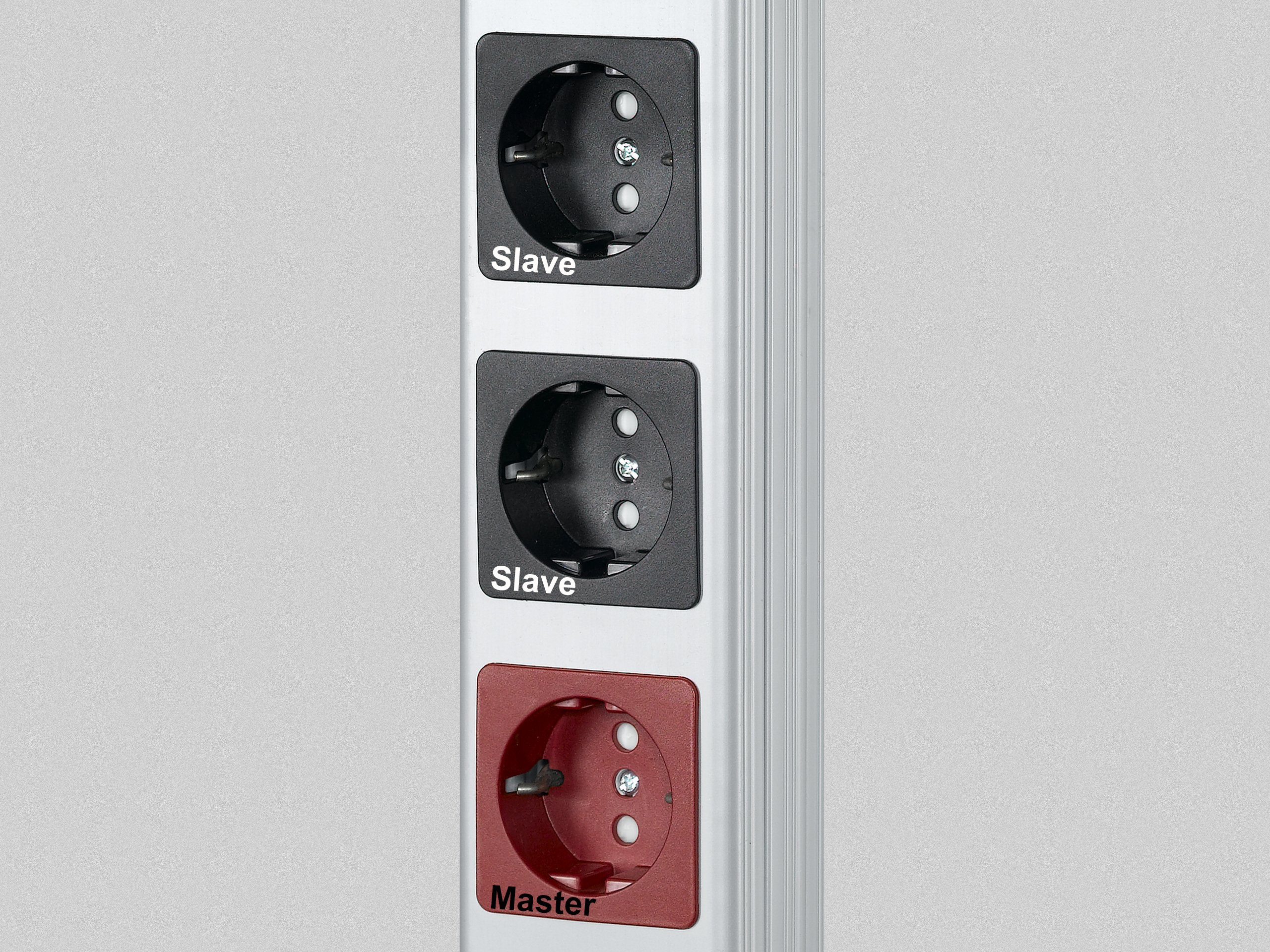 Kopp Powerversal 227620016 - Presa multipla con 2 prese slave e 4 azionate a 2 gruppi, protezione da sovratensione Safetronic