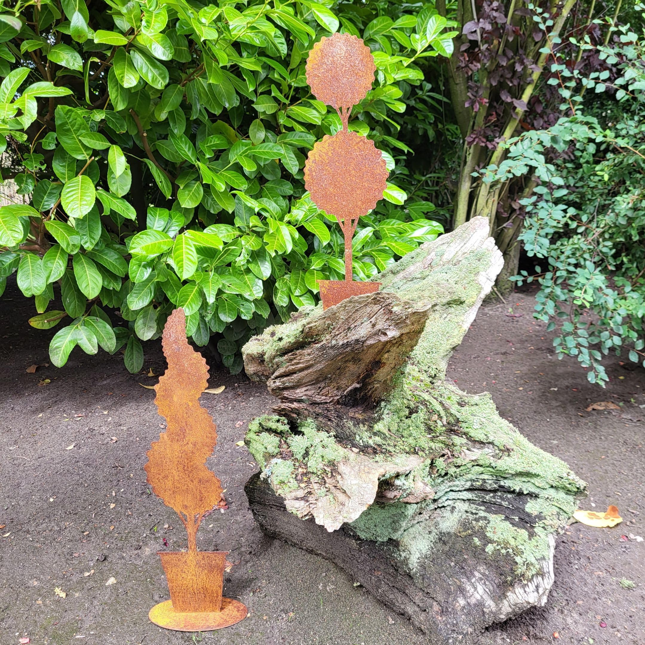 Storm's Gartenzaubereien Metalldeko in Rost Baum im 2er Set mit Formschnitt 57cm zum Stellen Edelrost Deko für Balkon und Terrasse