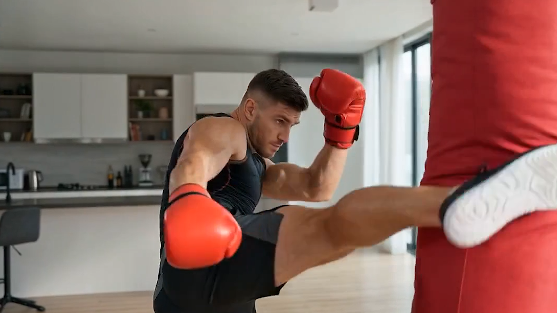 Support De Sac De Frappe SPORTNOW – Hauteur Ajustable 175-231 Cm, Cadre Acier, Base Lestée, Rouge – Pour Boxe, MMA, Kickboxing, à Domicile