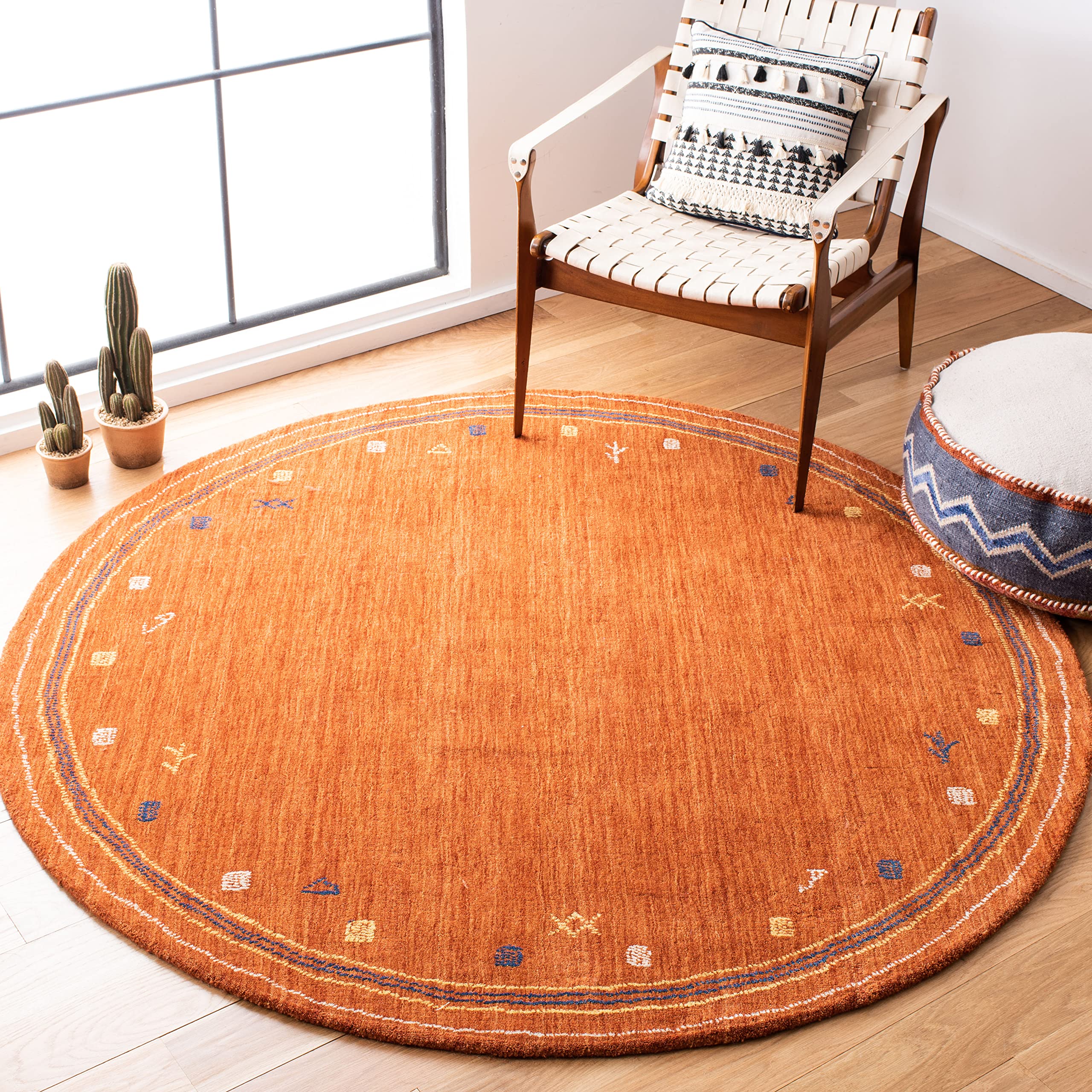 SAFAVIEH Himalaya Collection Area Rug - 4' Round, Rust, Handmade Boho Tribal Wool, Ideal for High Traffic Areas in Living Room, Bedroom (HIM563P)
