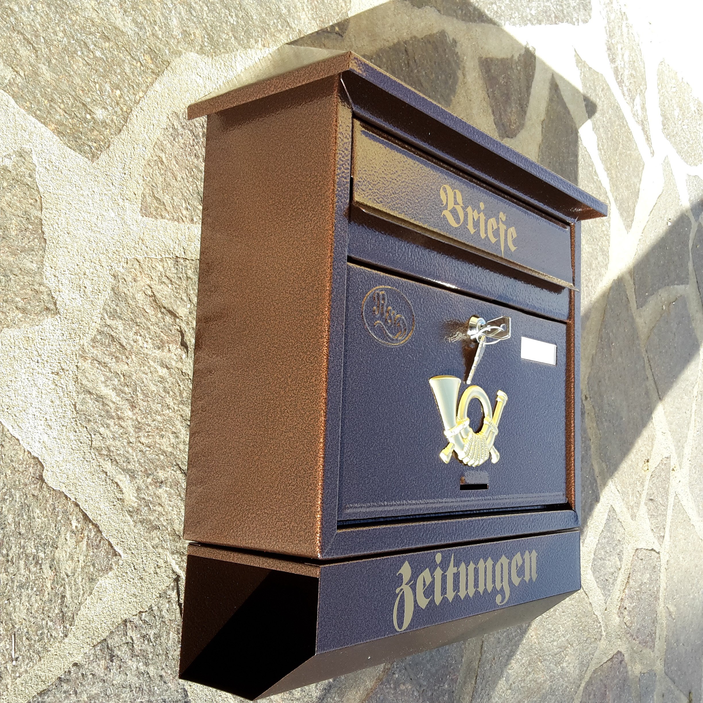 Pachurka & Dąże Großer Briefkasten/Postkasten XXL Kupfer/Bronce mit Zeitungsrolle Zeitungsfach Schrägdach Trapezdach