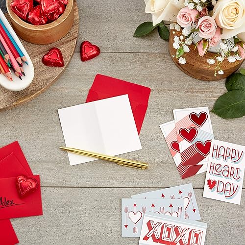 Miniatura 2 de Hallmark Mini tarjetas de San Valentín y calcomanías para la escuela de niños, XOXO, corazones (32 aulas de San Valentín con sobres)