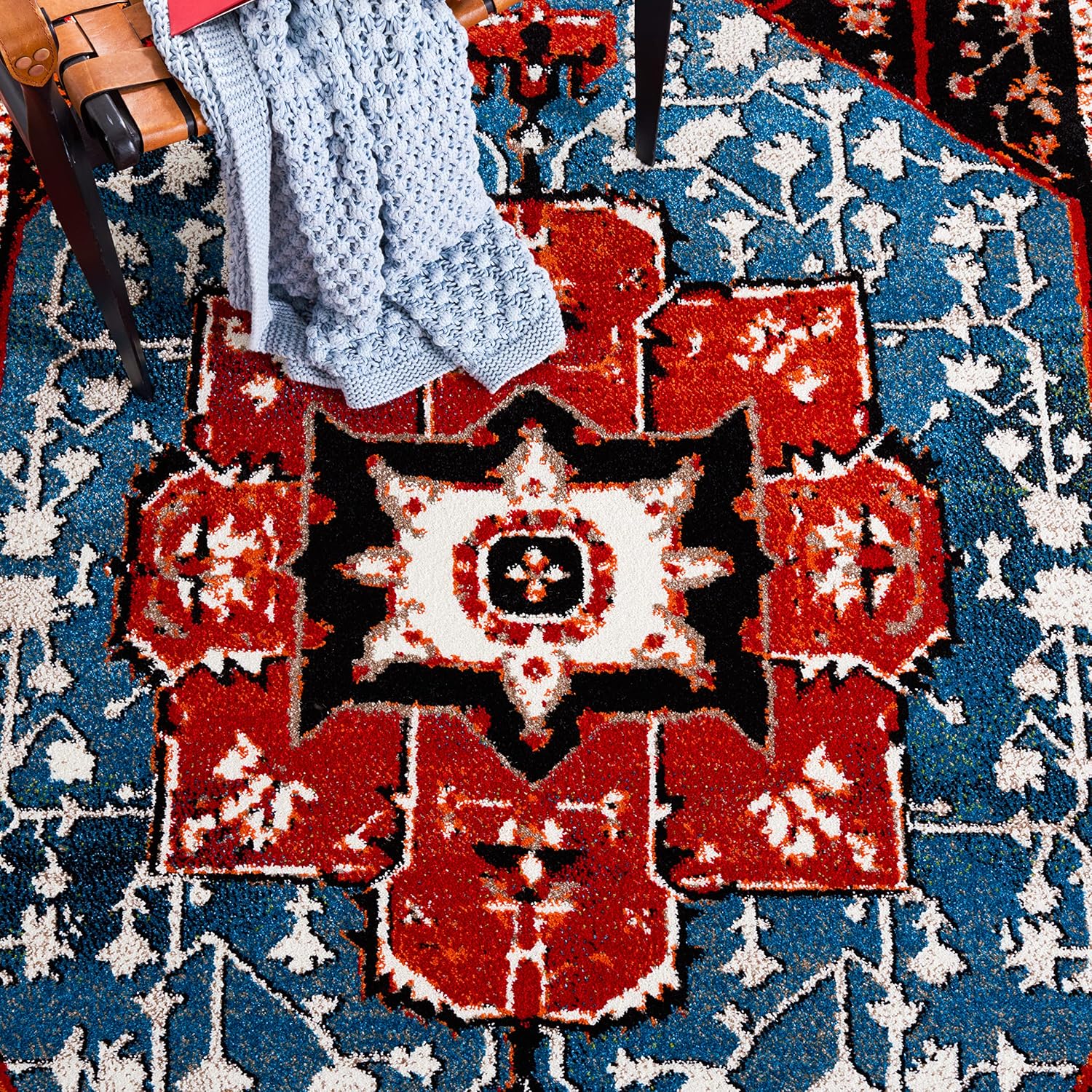 SAFAVIEH Area Rug 8x10 - Vintage Hamadan Collection - Large - Red & Blue, Traditional Oriental Medallion Design, Non-Shedding & Easy Cleaning, Ideal for Living Room, Bedroom, Dining Space (VTH259Q)