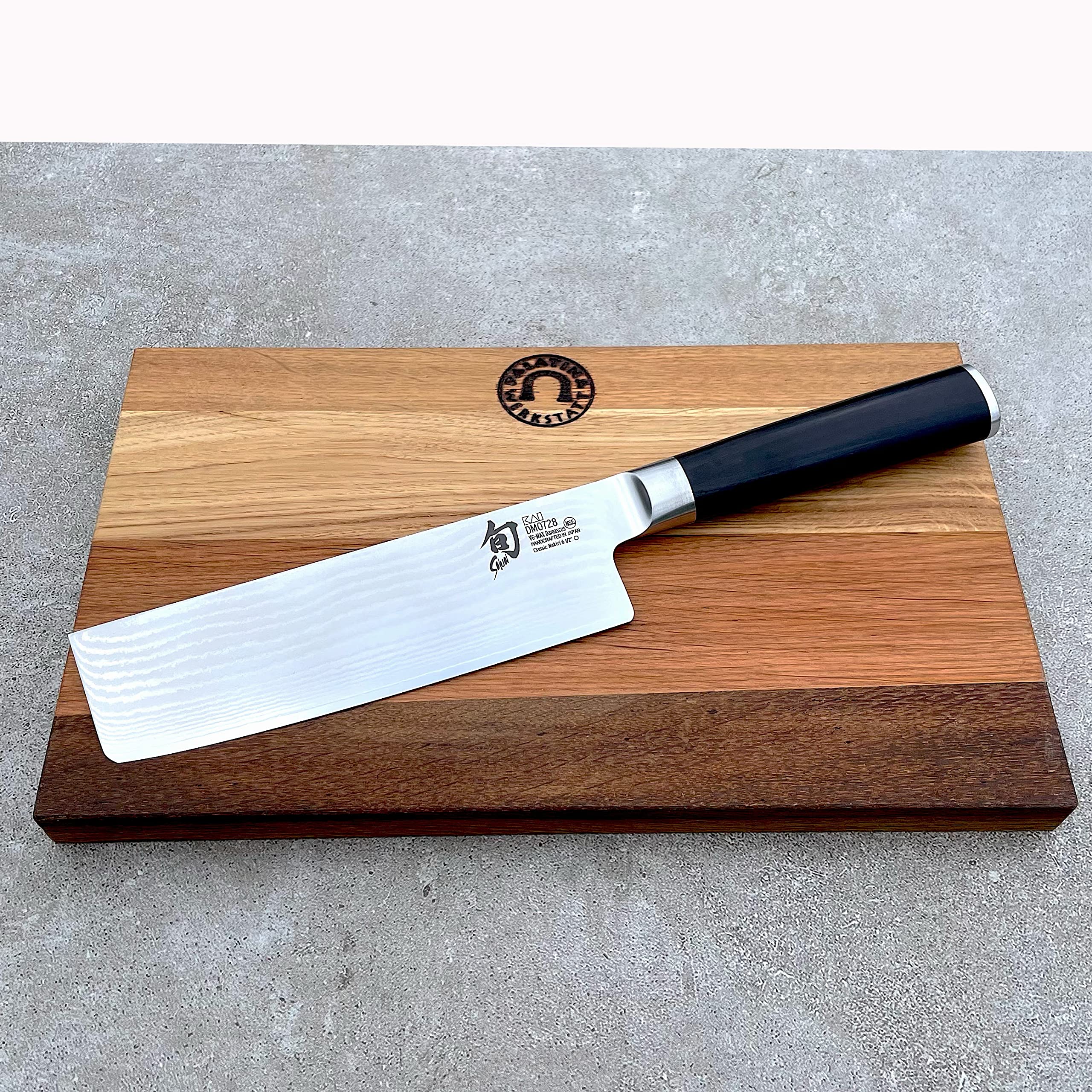 Kai Shun Classic DM-0728 - Coltello Nakiri ultra affilato da 16,5 cm, tagliere in legno di quercia 25 x 15 cm