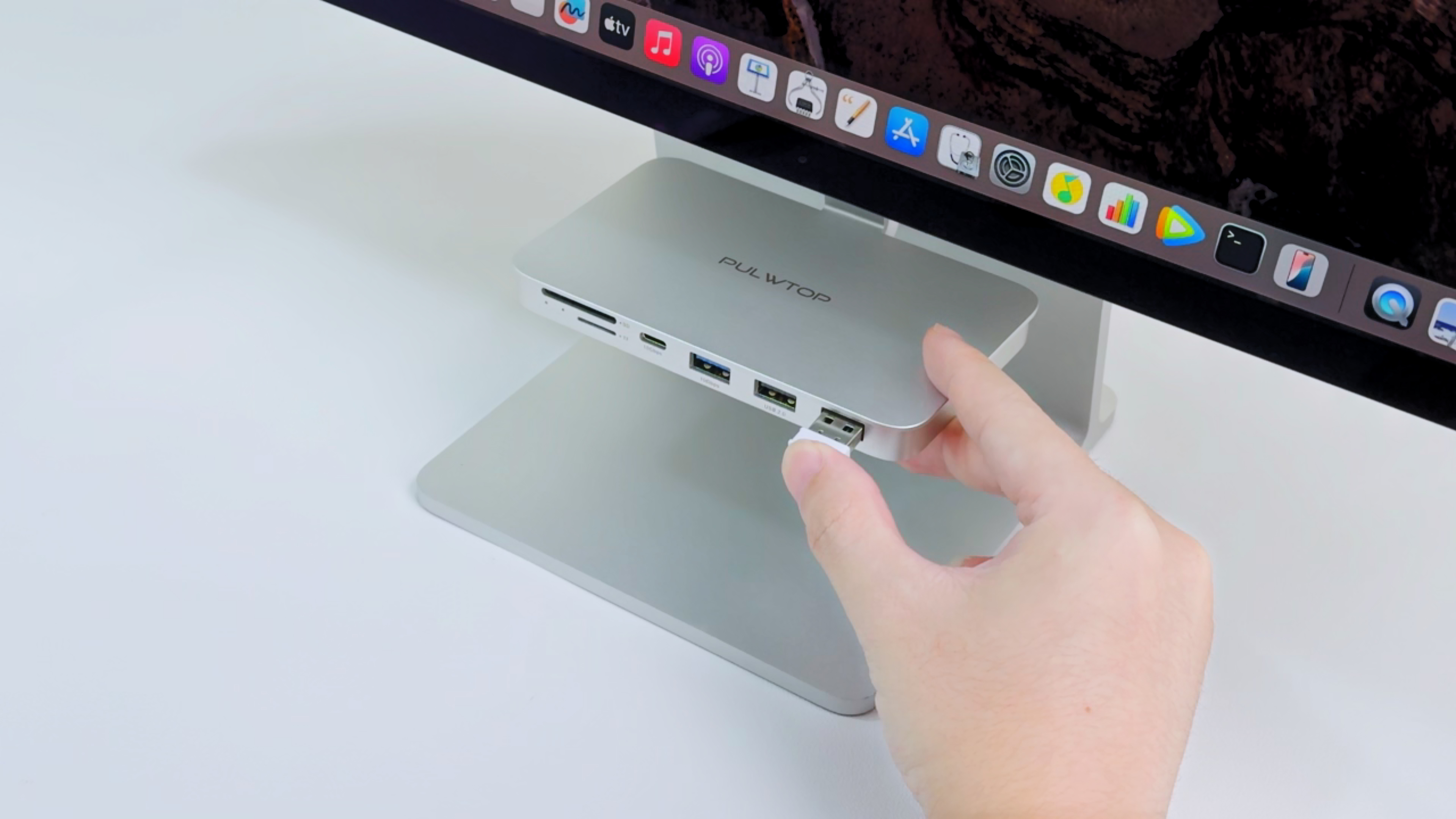 Apple iMac (M4, 2つのポート) 10コアCPUのApple M4チップを搭載したiMac (M4)は、4つのThunderbolt 4
