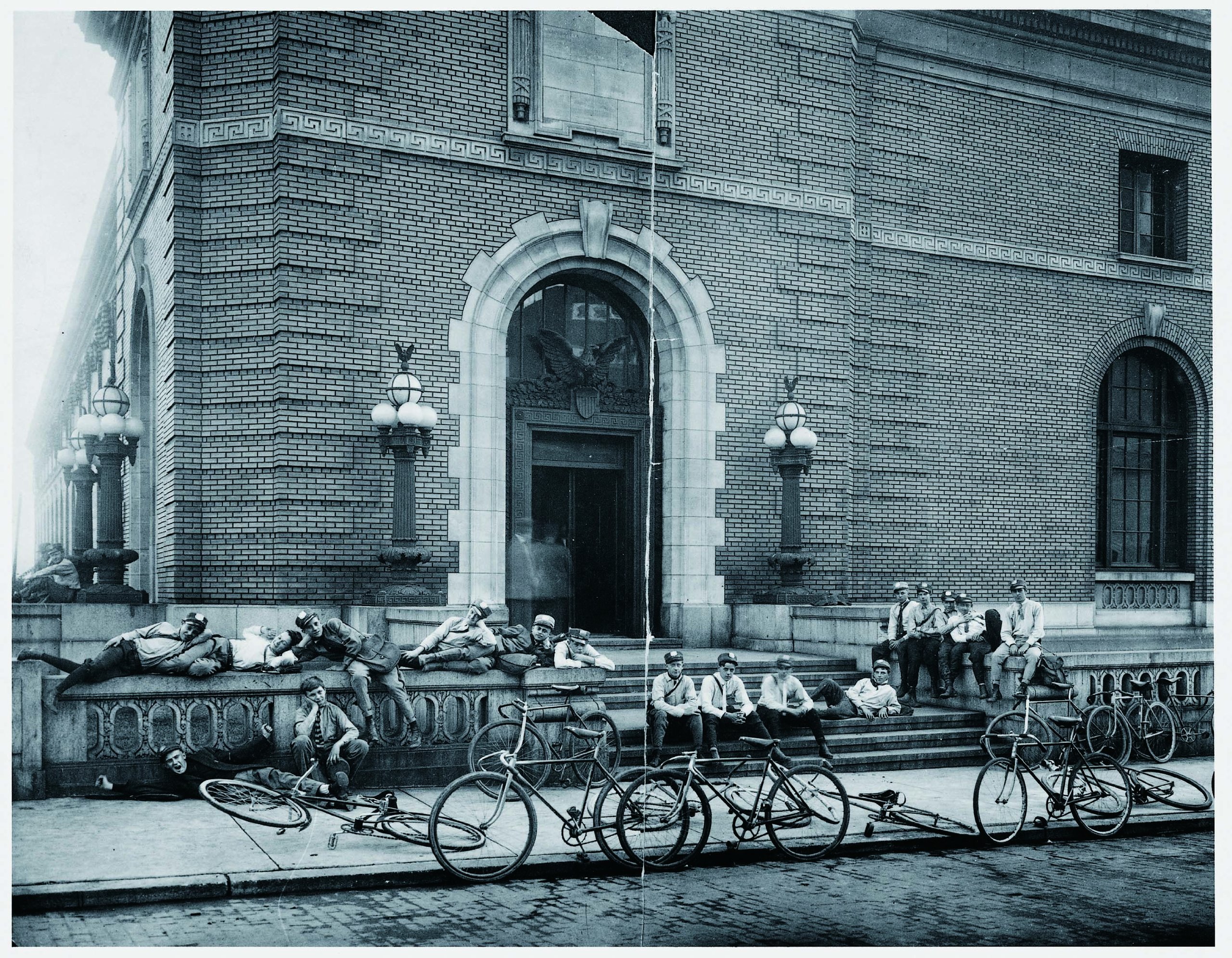 引取可能　分解整備済　 USPS CLASSICO 700C 8s Amazon.co.jp: DAHON USPS CLASSICO 700C WHITE&GOLD : Sports