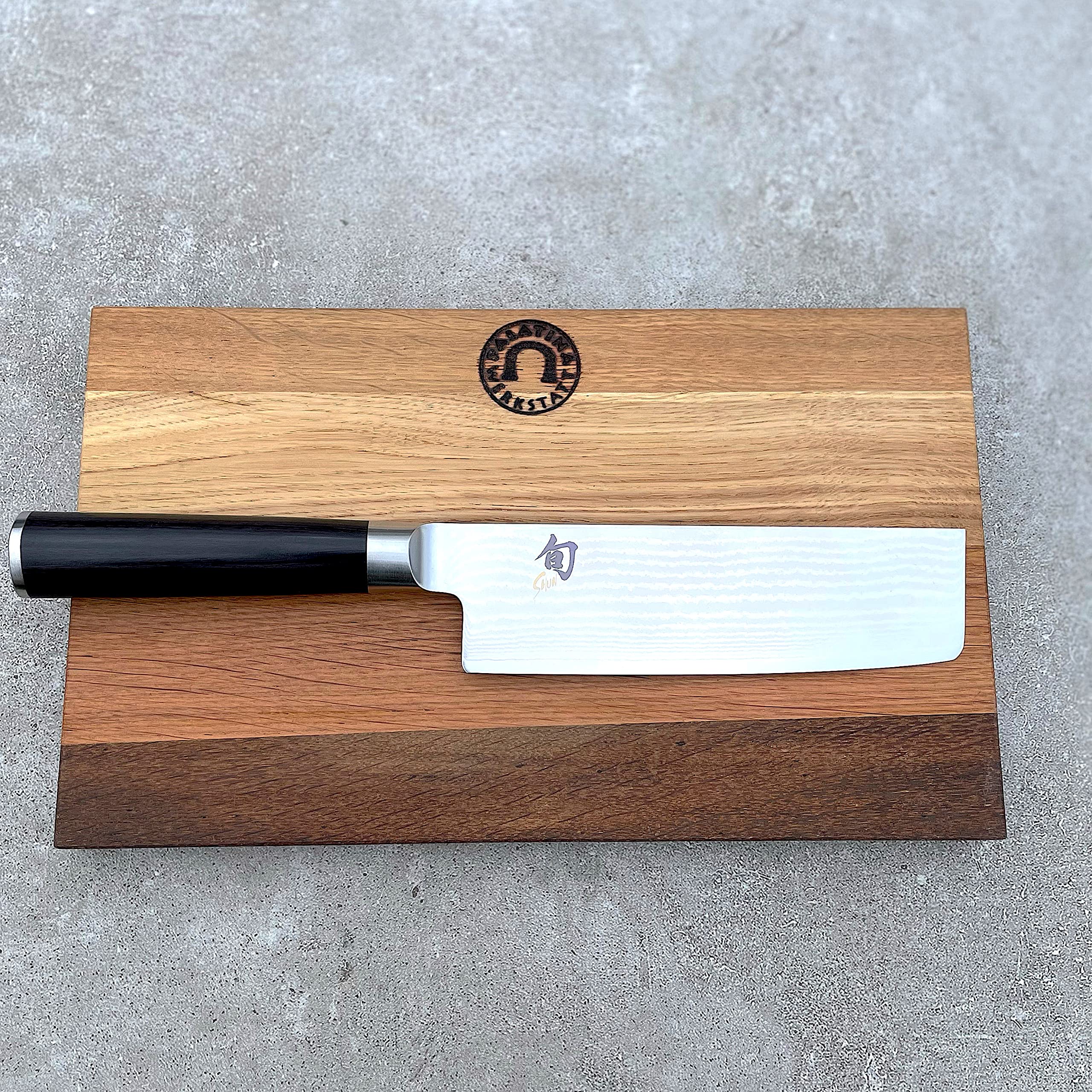 Kai Shun Classic DM-0728 - Coltello Nakiri ultra affilato da 16,5 cm, tagliere in legno di quercia 25 x 15 cm