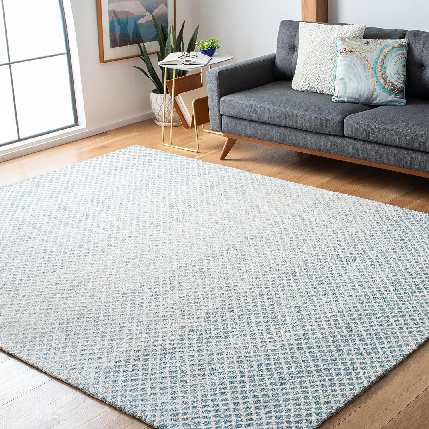 Ivory and Blue Hand-Tufted Wool Area Rug, 5' x 8'
