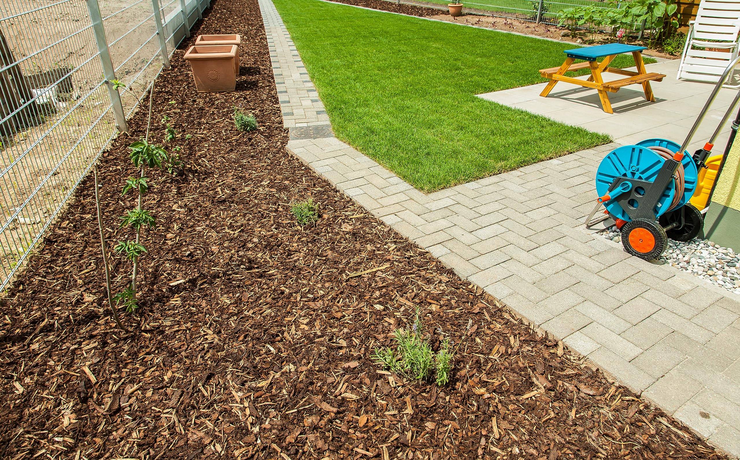 2880L Rindenmulch grobe Stücke Garten Beete Unkrautschutz in Top Qualität Einstreu Rinde 48 Säcke a 60L