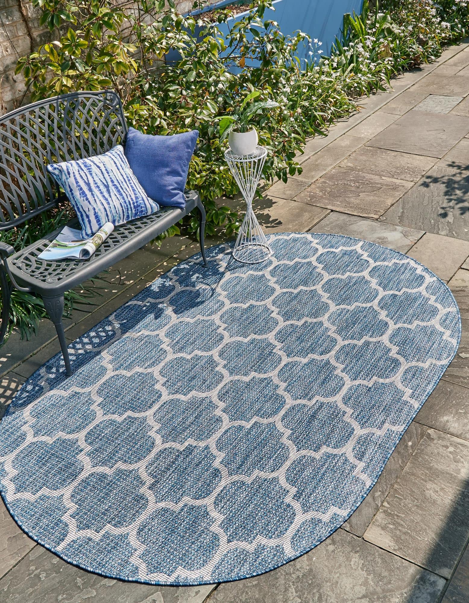 Unique Loom Outdoor Trellis Collection Area Rug - Trellis (Oval 7' 10" x 10' 0", Navy Blue/ Ivory)