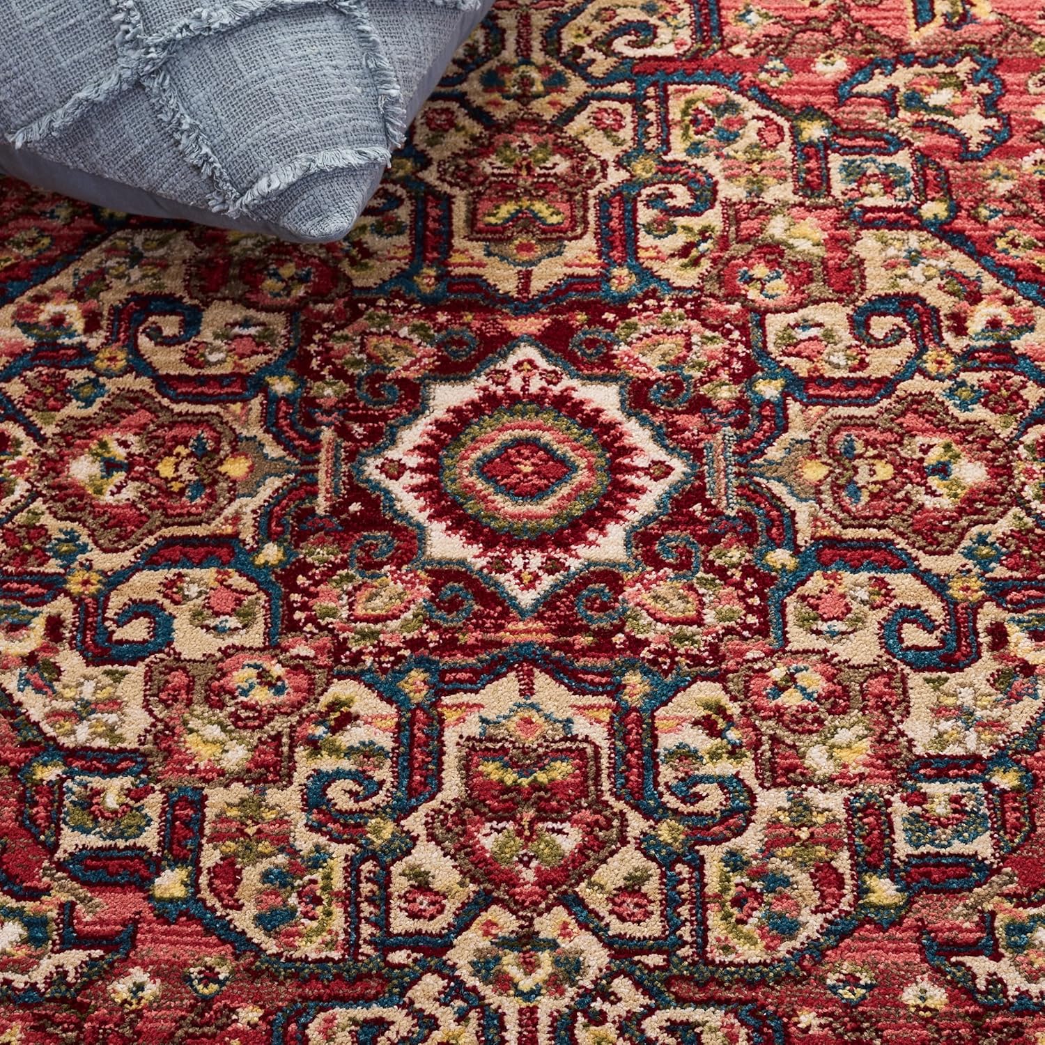 SAFAVIEH Area Rug 8x10 - Kashan Collection - Large - Red & Ivory, Traditional Oriental Design, Non-Shedding & Easy Cleaning, Ideal for Living Room, Bedroom, Office, Dining Space (KSN305L)