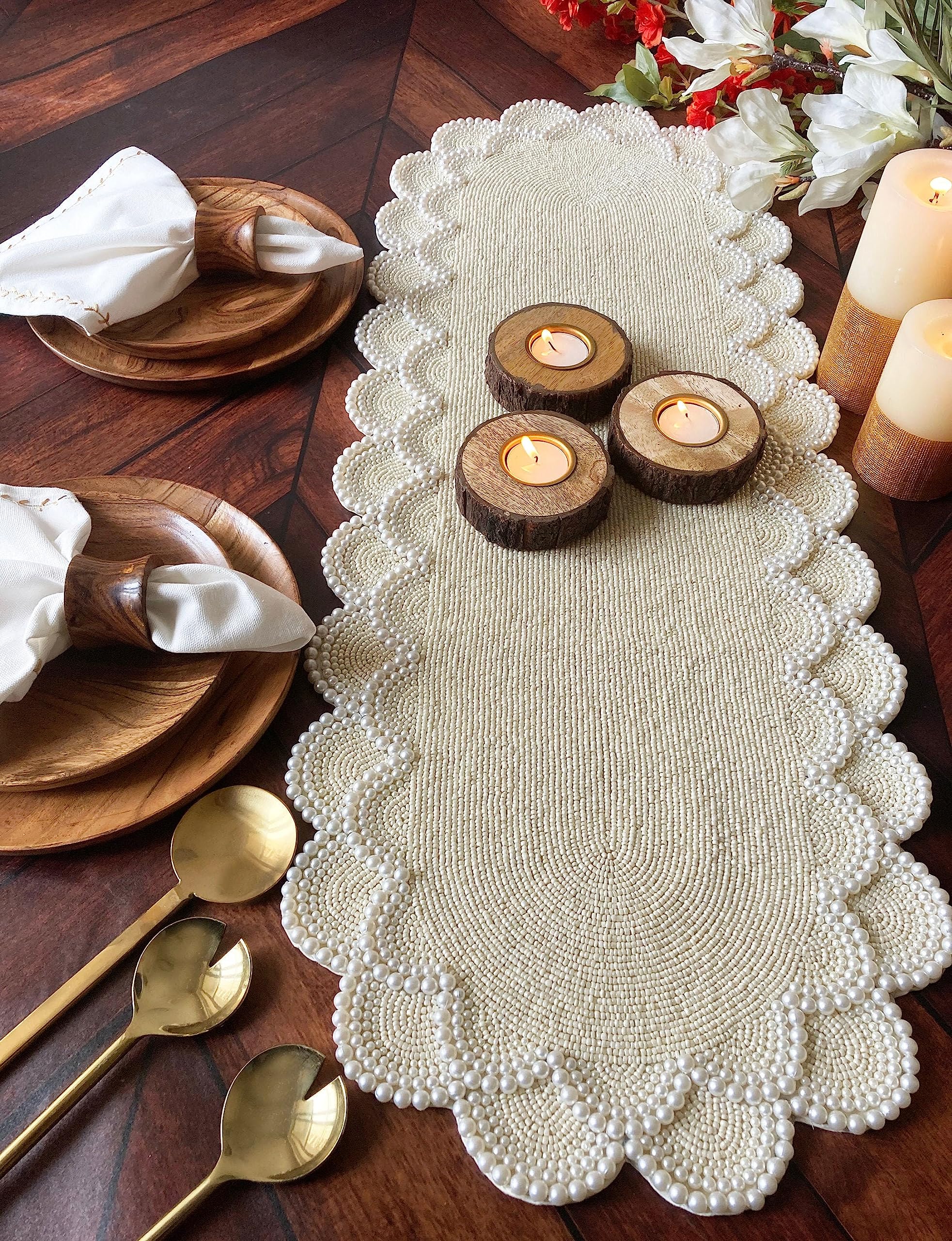 Enliven Chemin de table en perles fait à la main - Blanc nacré - 33 x 121,9 cm