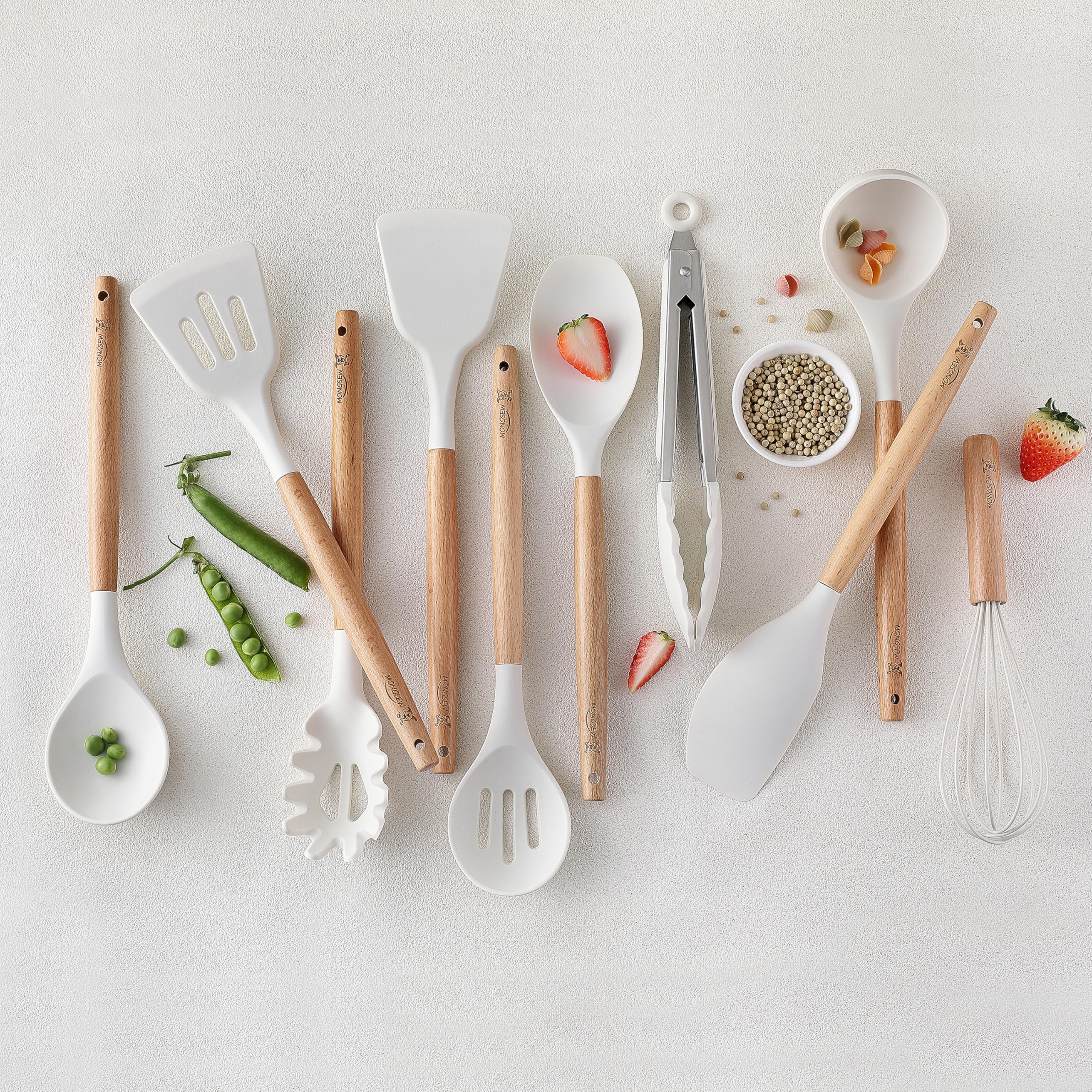MONGSEW - Juego de utensilios de cocina de silicona, resistentes al calor, con mango de madera, espátula, cuchara, pinzas, batidor (blanco, patrón de perro sonriente)