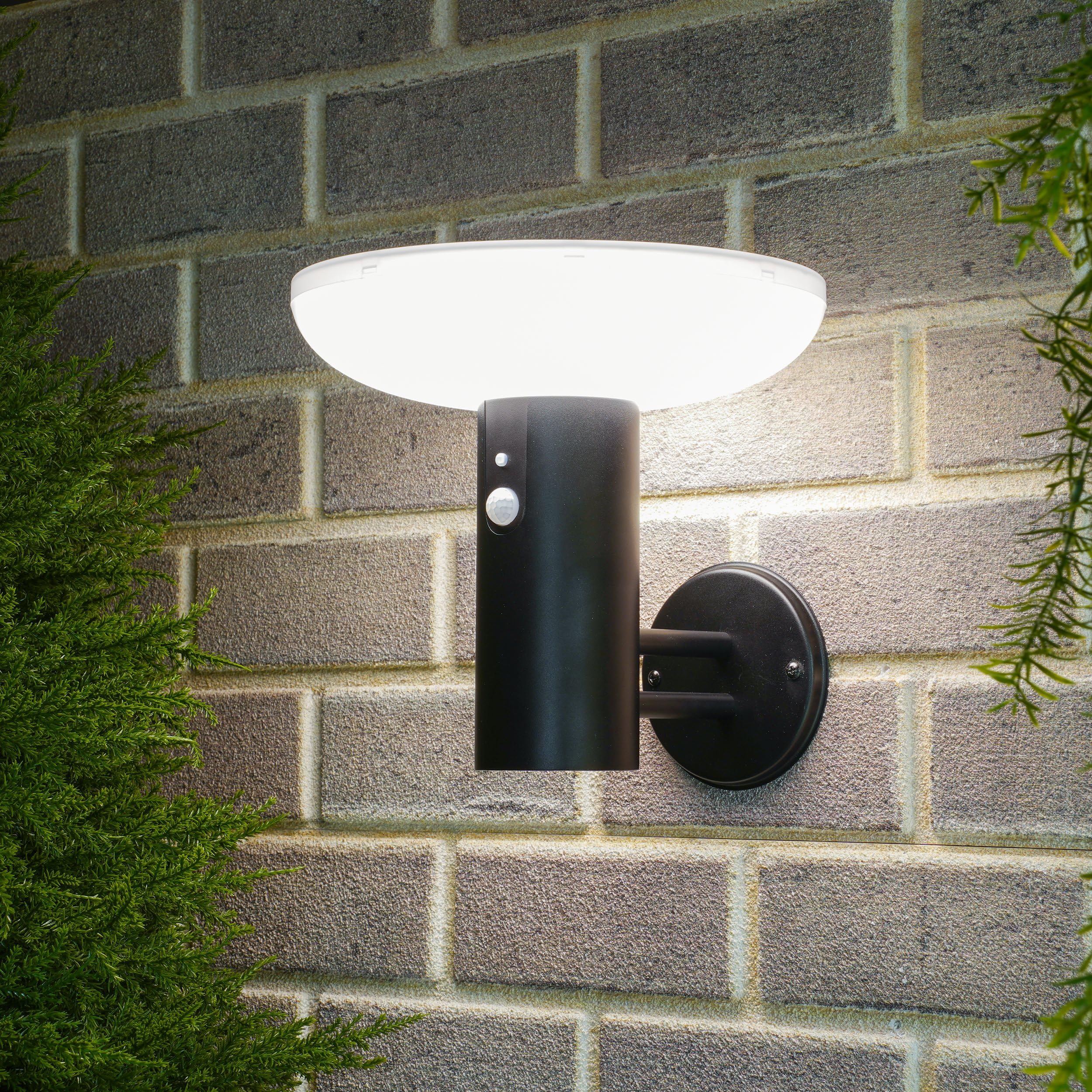 esotec Solar Wandleuchte mit Bewegungsmelder Luna CCT, H=23,5 cm, Außenleuchte 3 Lichtfarben, wechselbarer LiFePO4 Akku 102938