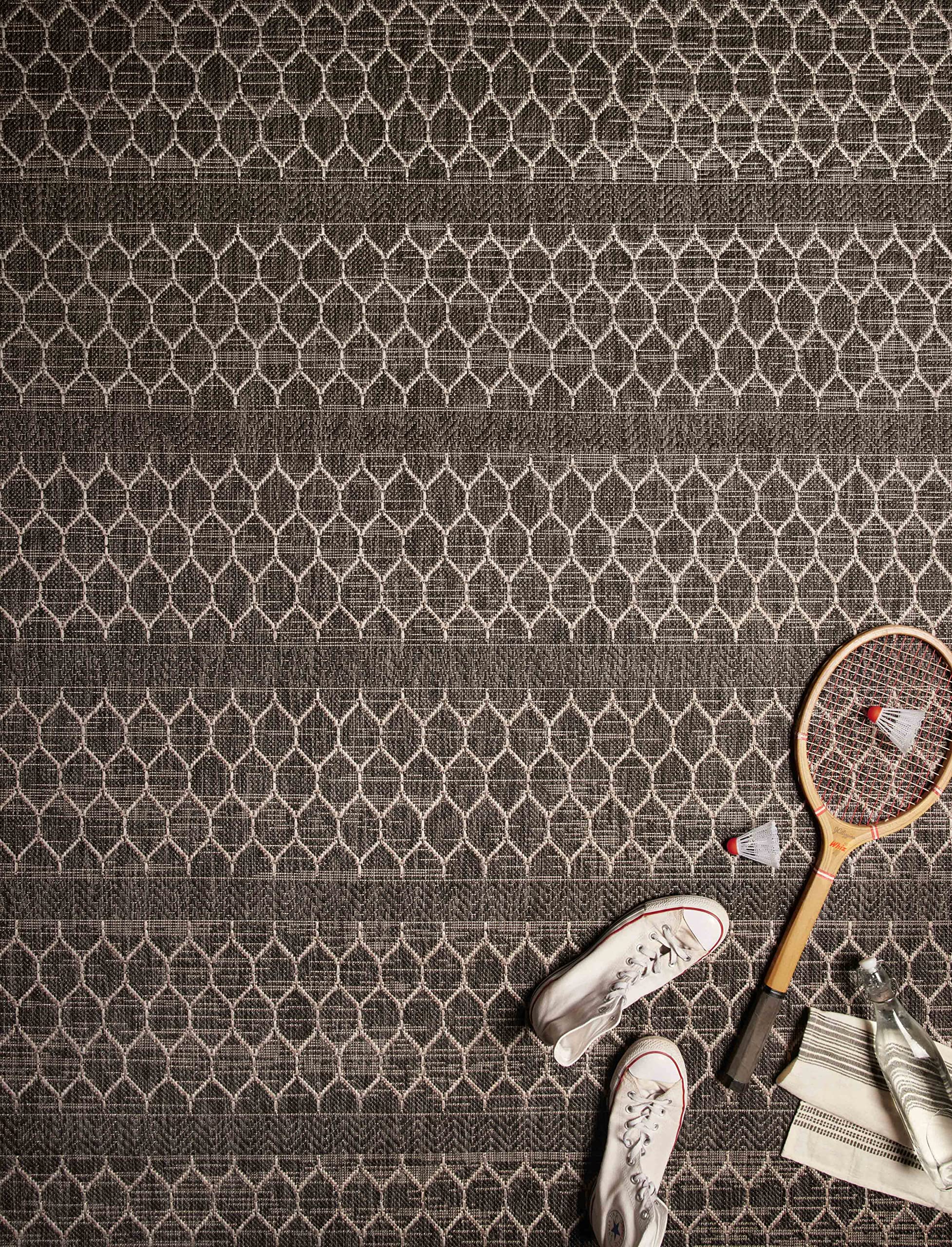 Loloi Isle Collection IE-01 Black/Grey 7'-10" x 10'-9" Area Rug