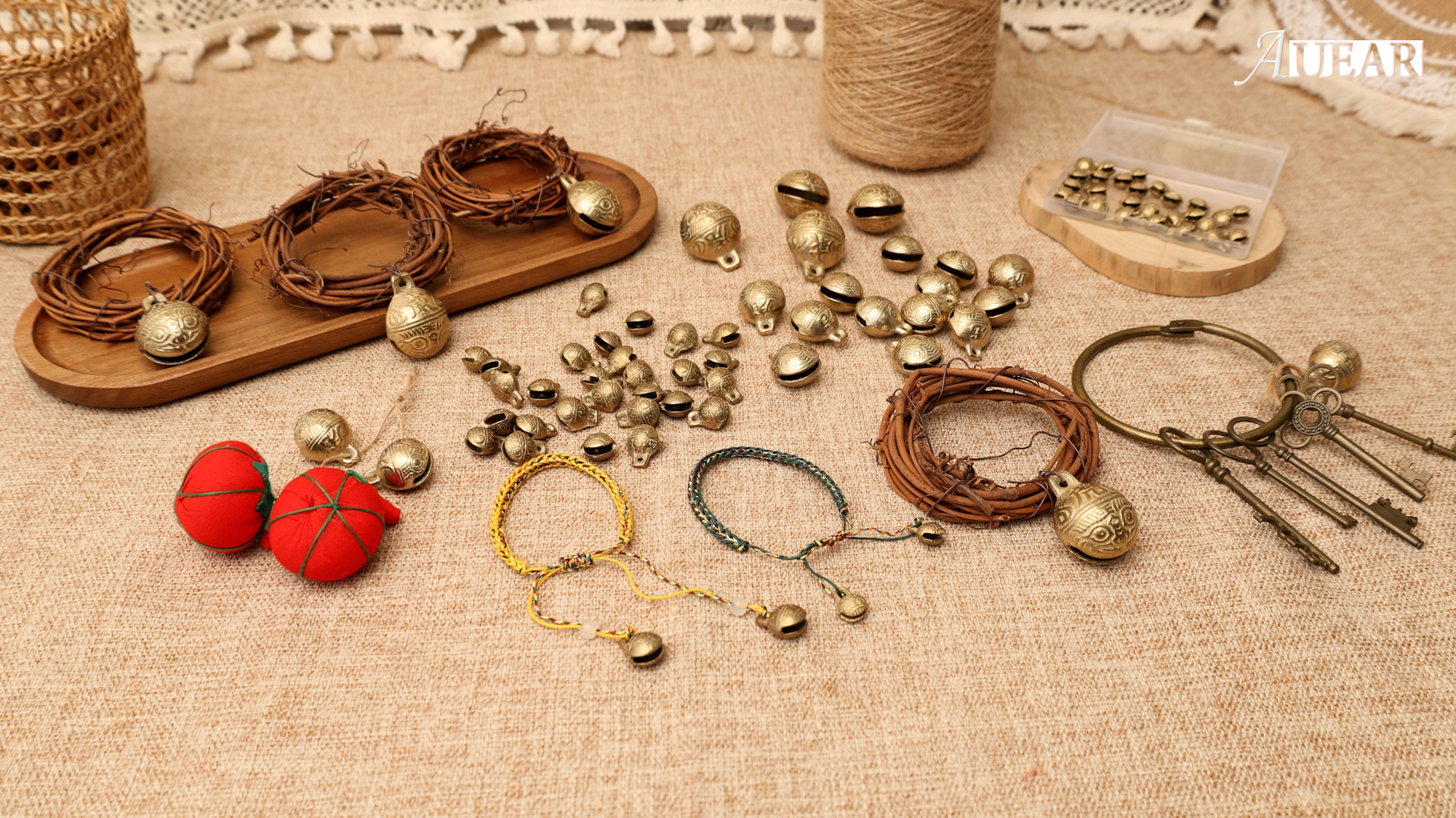 ハンドメイド アンティークホワイトミニベアー Amazon.com: AUEAR, 30 Pack Vintage Brass Bells Mini Jingle Bell