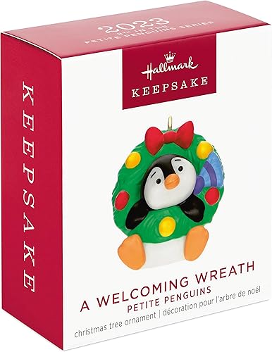 Miniatura 3 de Hallmark Keepsake Adorno de Navidad en miniatura de 1 pulgada 2023, pingüinos pequeños, una corona de bienvenida miniatura, regalos para ella