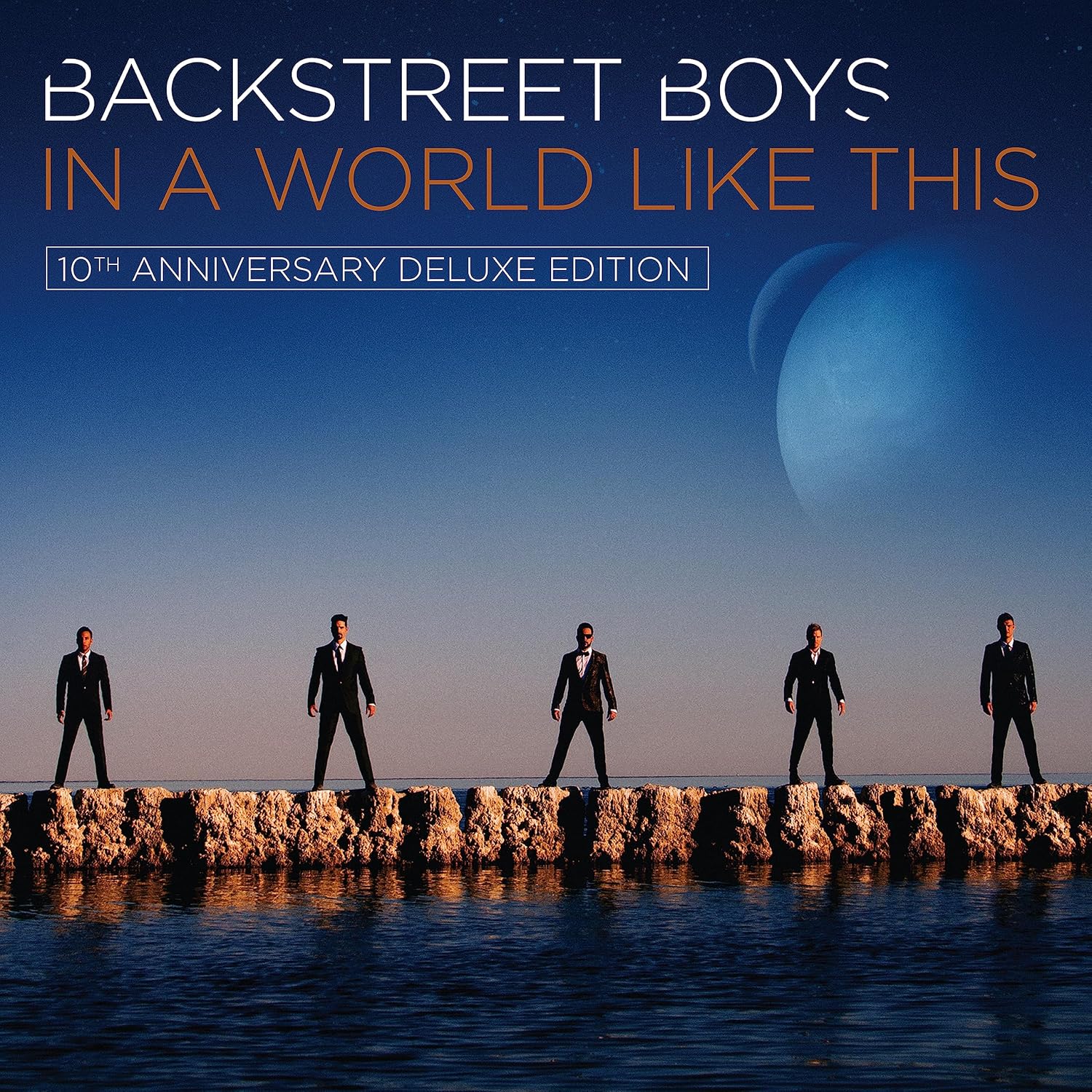 In A World Like This (10th Anniversary) (Deluxe Edition, Anniversary Edition) por Artista não identificado — capa do álbum
