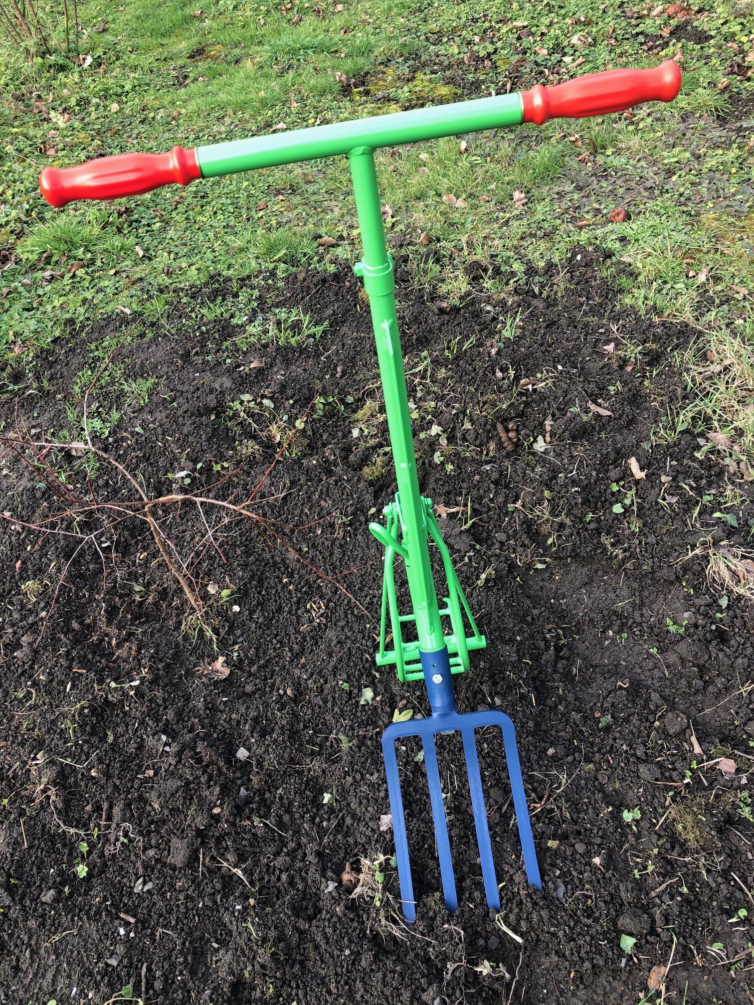 bêche Automatique Qui Permet de Retourner la Terre sur Le côté sans se baisser fournie avec Fourche 4 Dents