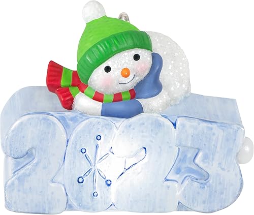 Hallmark Keepsake Adorno de Navidad en miniatura de 1.25 pulgadas 2023, un nevado 2023 con luz mini, regalos de muñeco de nieve