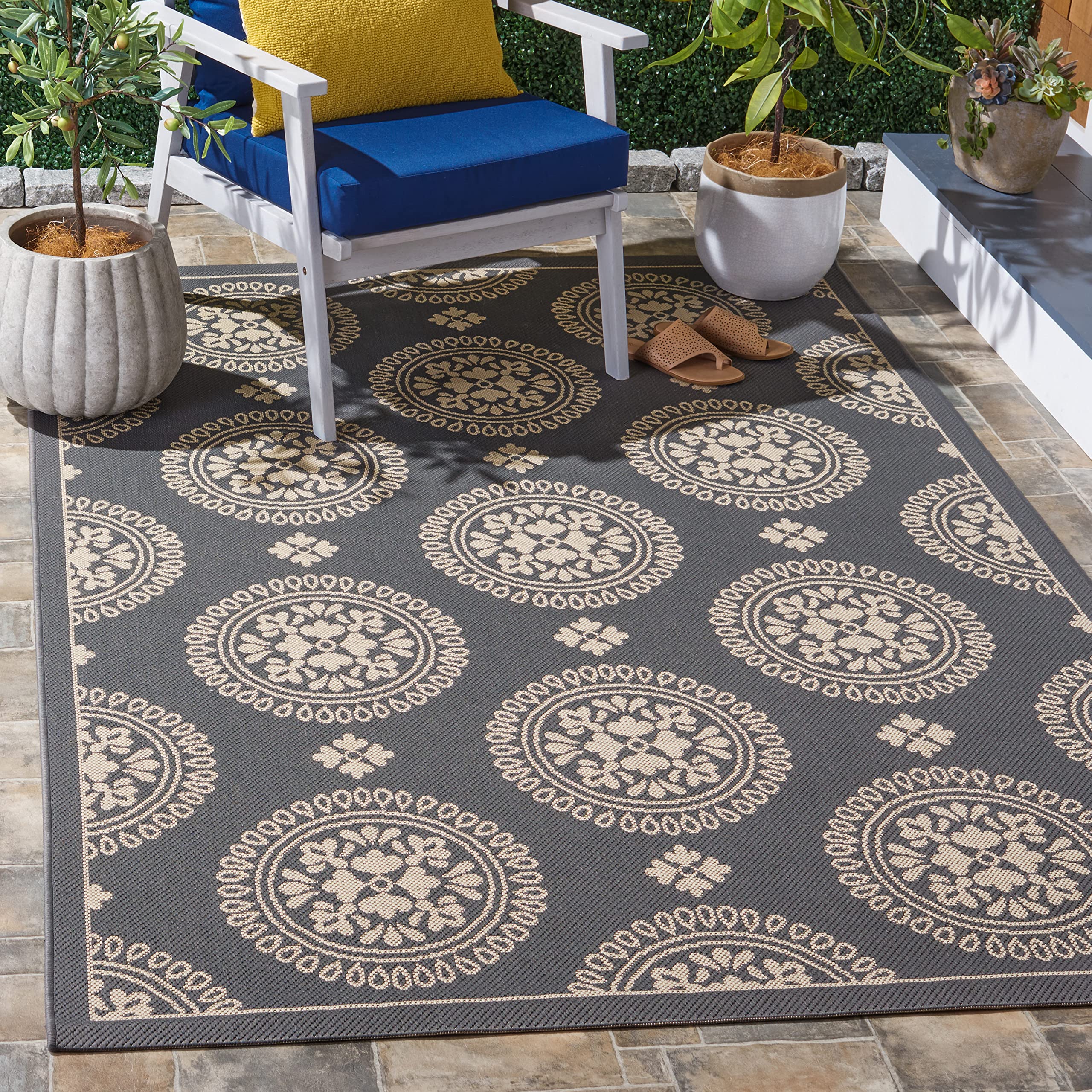 SAFAVIEH Washable Rug Outdoor Courtyard Collection - 2'7" x 5', Grey, Non-Shedding & Easy Cleaning, Ideal for Patio, Backyard, Mudroom (CY6716-236)