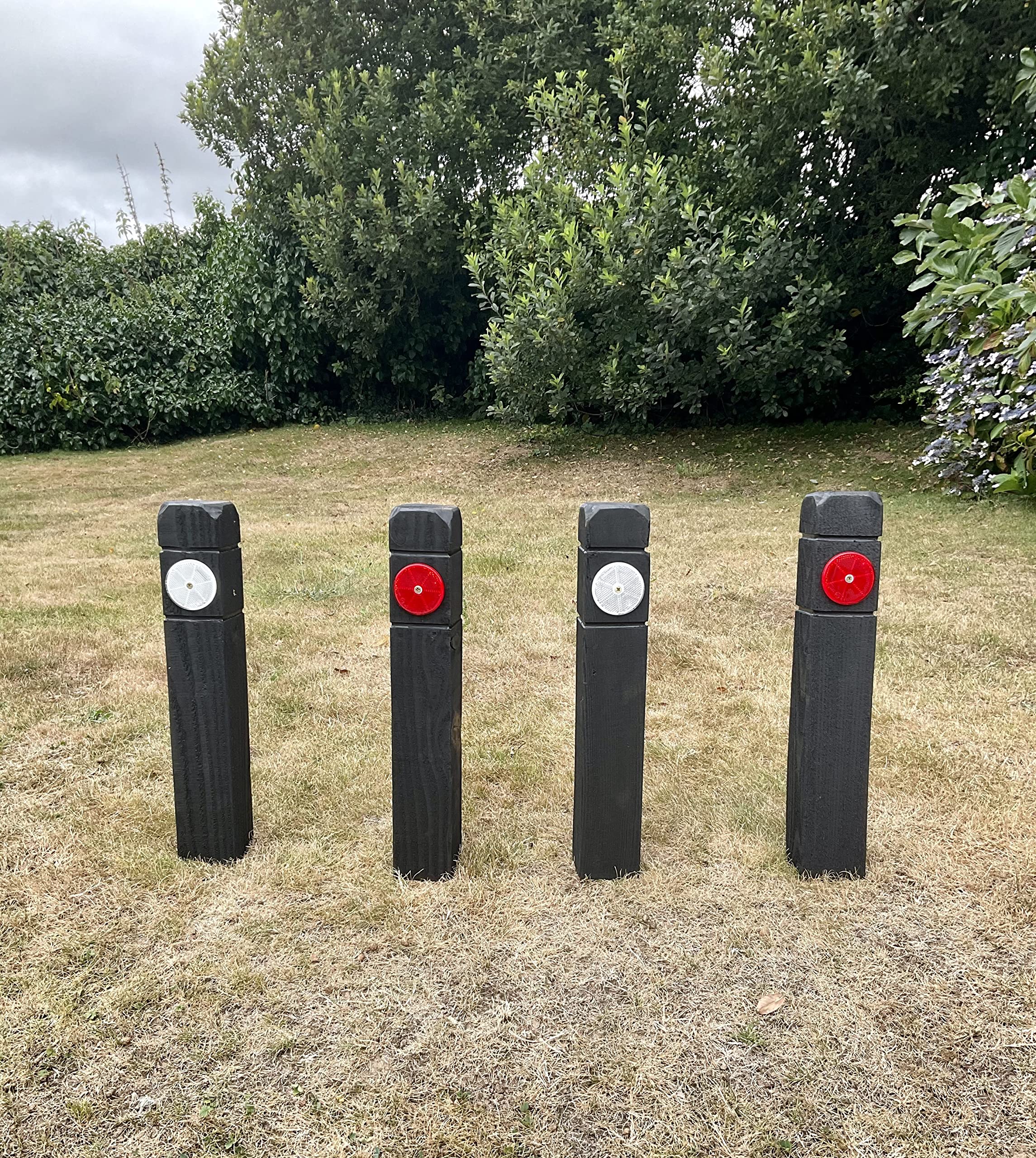 Roseland Saddlery 4 x 18 inch (45cm) Painted Timber Reflective Keep Off Grass Verge Post Boundary Markers, Push in Ground, Dark Green (Almost Black)