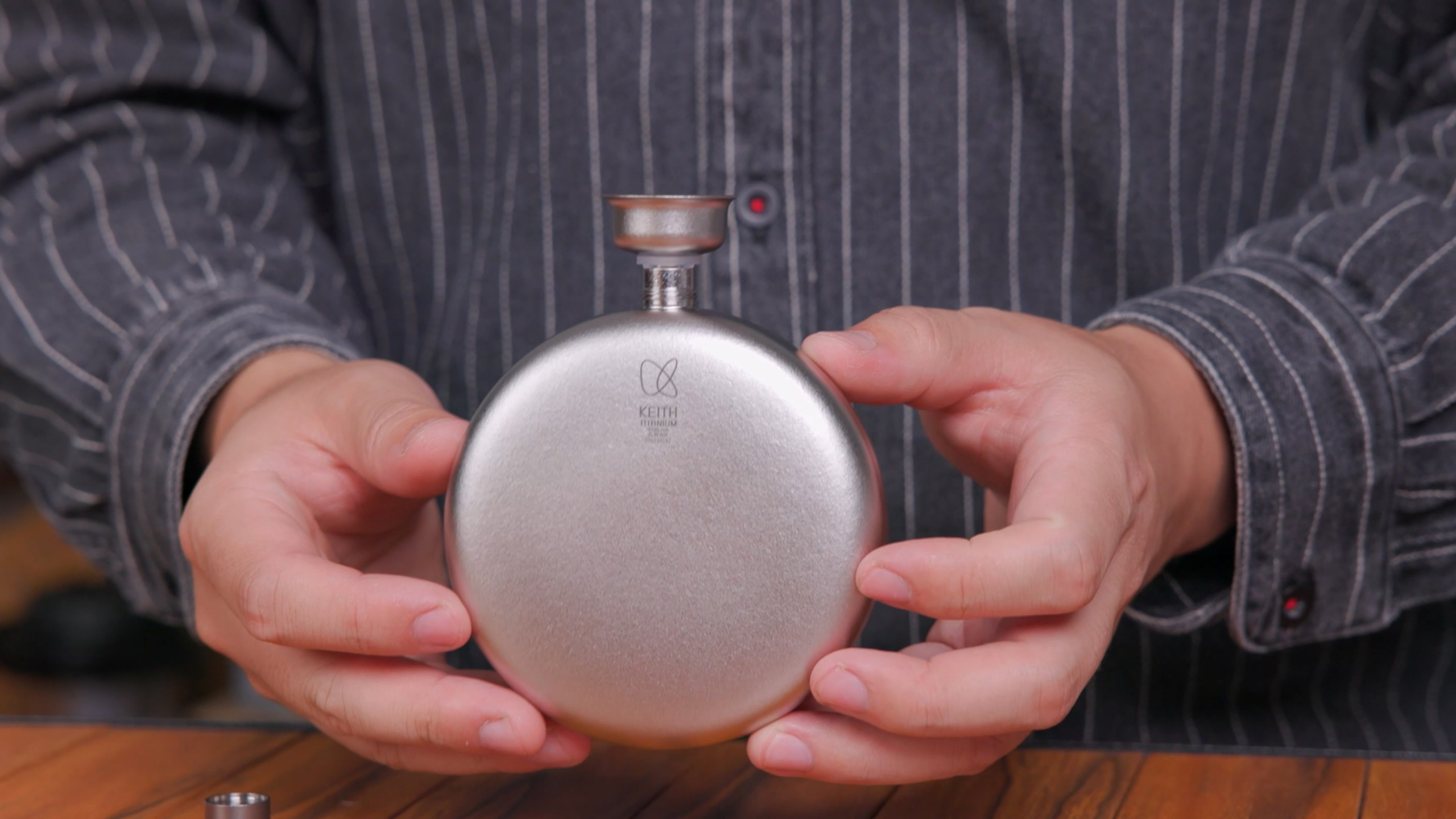 Amazon.co.jp: KEITH 純チタン スキットル 150ml 丸型酒器・軽量・丈夫
