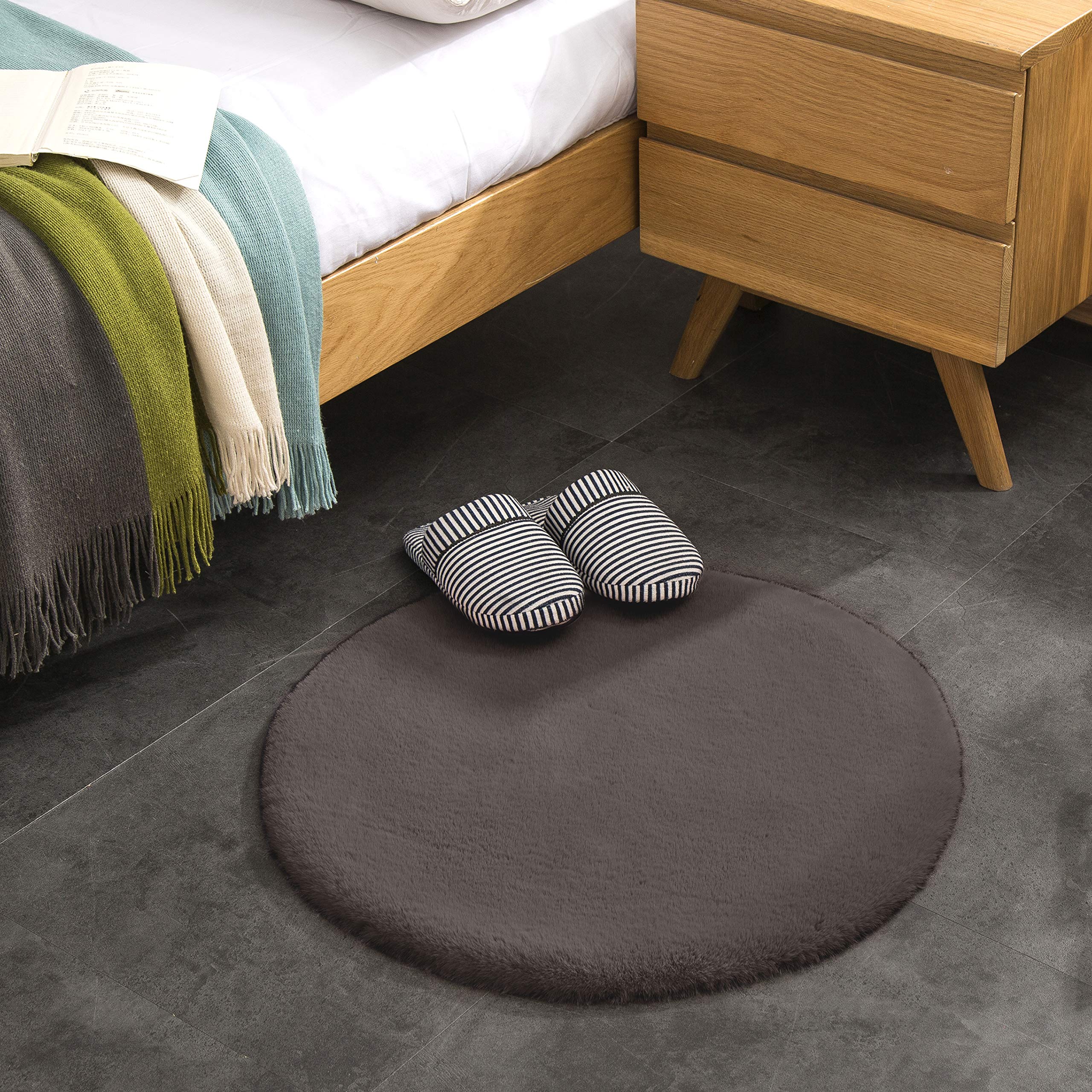 Teppich Wölkchen Alfombra de imitación de Piel - Sala de Estar, decoración de la Sala de Dormir - Alfombra de Piel Lavable como Alfombra de Cama, cojín de Silla - Gris Oscuro, 60 cm Redondo