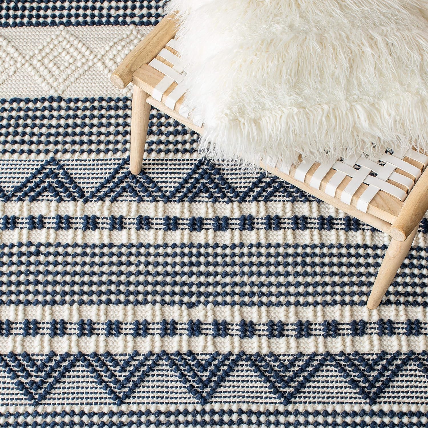 SAFAVIEH Natura Collection Accent Rug - 2'3" x 4', Navy & Ivory, Handmade Moroccan Boho Tribal Wool & Cotton, Ideal for High Traffic Areas in Entryway, Living Room, Bedroom (NAT102N)