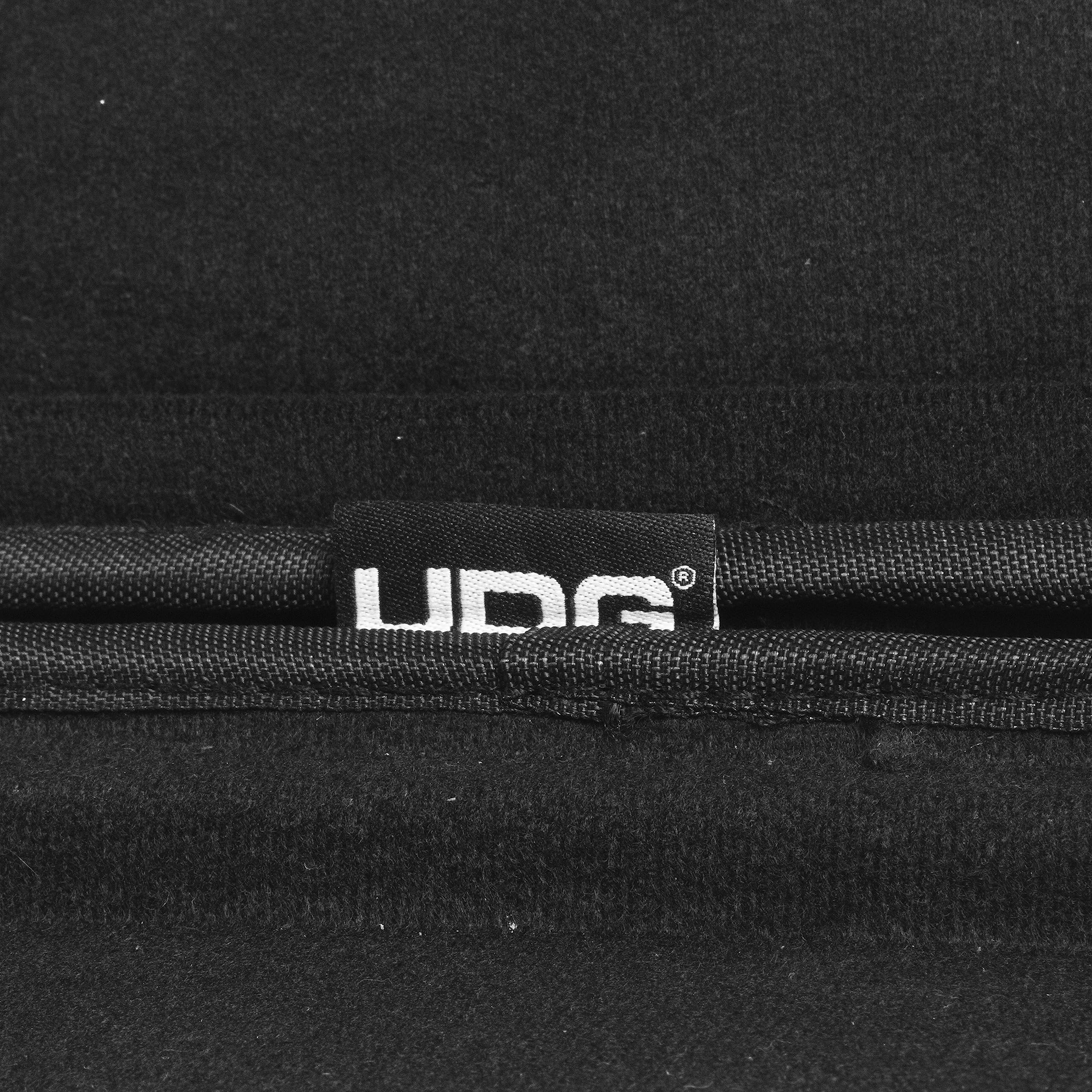 UDG Creator Hardcase Pioneer DJ XDJ-RX3, Schwarz (U8315BL) | Formgepresste EVA-Schale; präzise geschnittener Schaumeinsatz; wasserabweisendes Nylon; tourgerecht