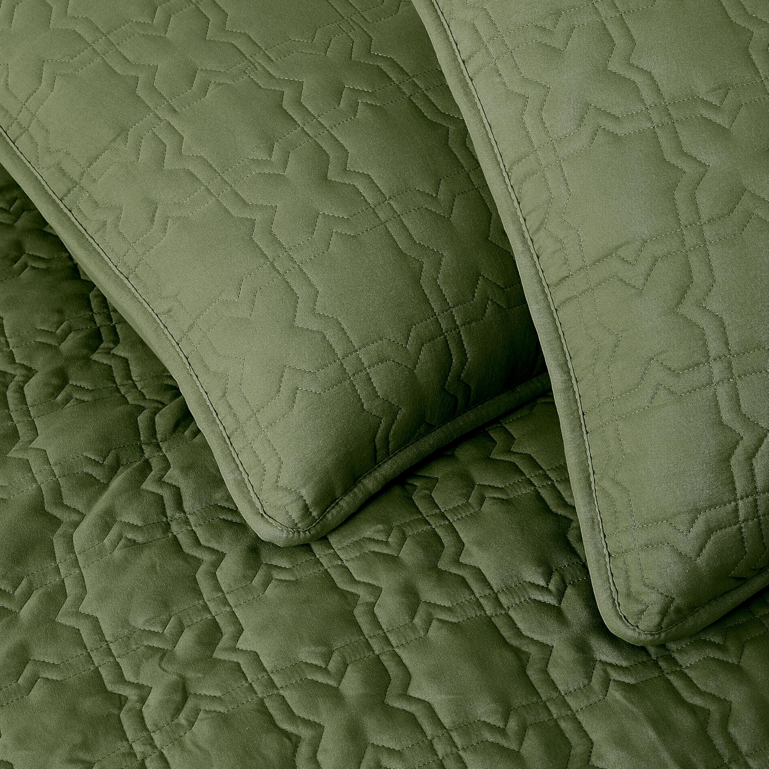 Oversized California King Quilt Set - 118x106 Inch Lightweight Bedspread