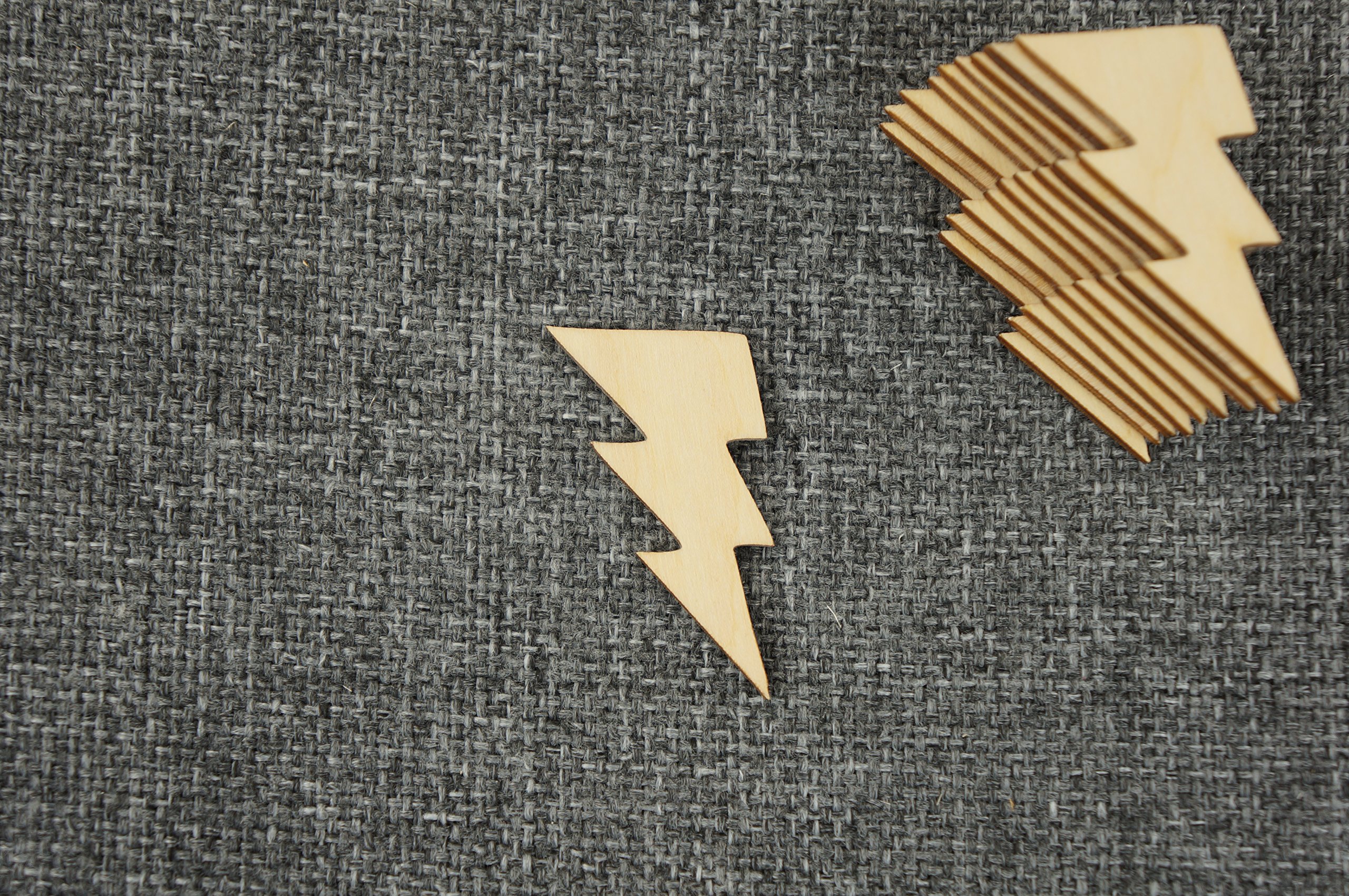 Decocraft 30 X Wooden Bolt Lightning Embellishment Arrow Hanging Blank Craft Shape (W50)