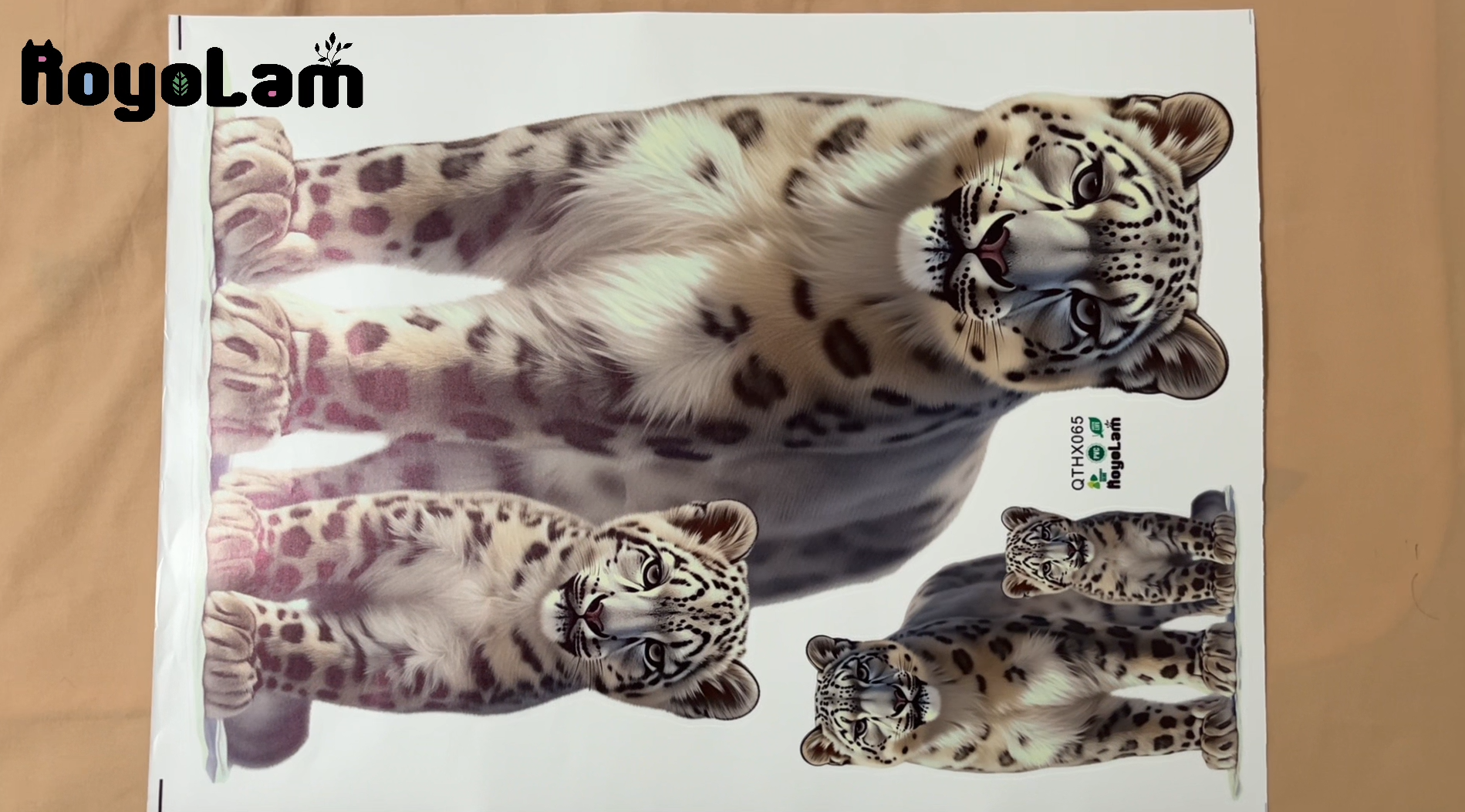 Vinilo Decorativo Leopardo de Nieve con Cría miniatura 7