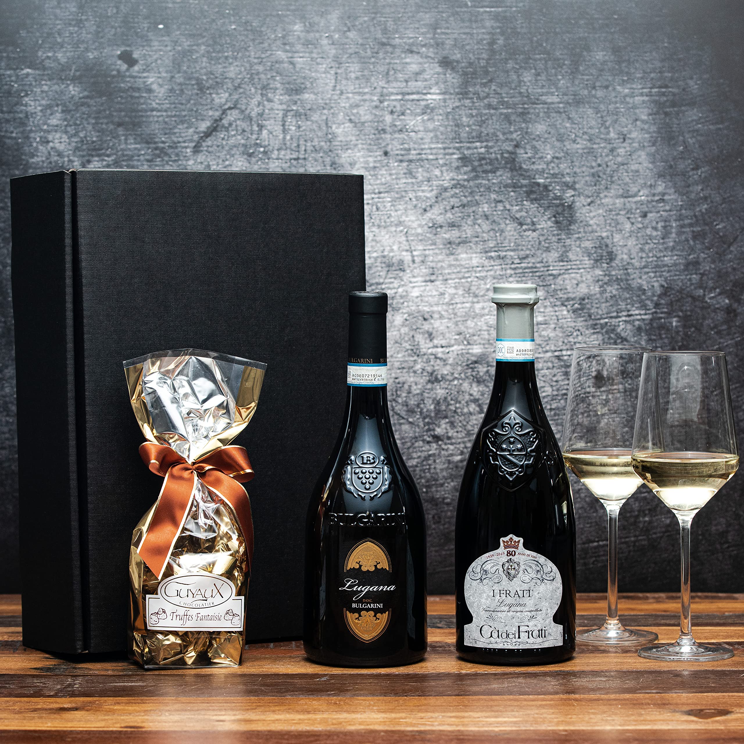 Geschenkset Lugana, Weißwein aus Italien, mit Schokoladentrüffeln in schöner Präsentverpackung
