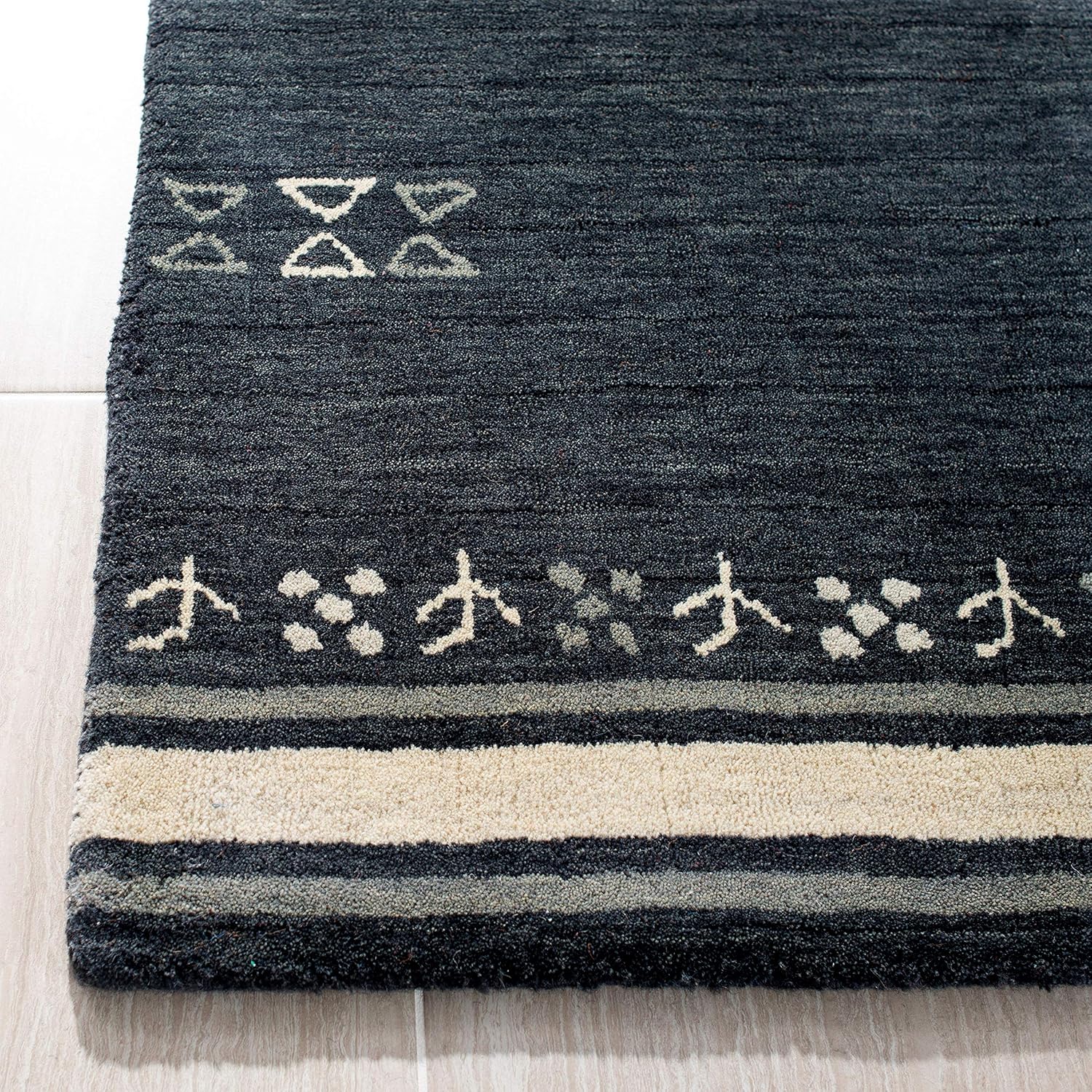 SAFAVIEH Himalaya Collection Runner Rug - 2'3" x 8', Charcoal, Handmade Boho Tribal Wool, Ideal for High Traffic Areas in Living Room, Bedroom (HIM597H)
