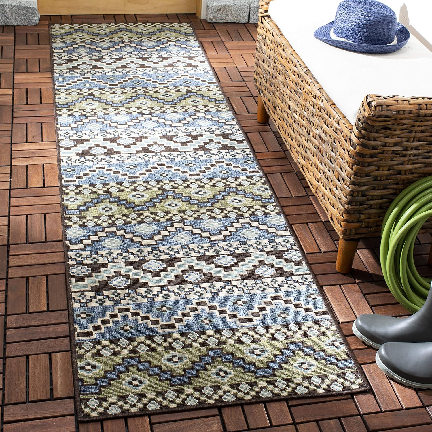 SAFAVIEH Veranda Collection 2'3' x 8' Turquoise / Blue VER095 Boho Indoor/ Outdoor Non-Shedding Easy scrubbing Patio Backyard Porch Deck Mudroom Runner-Rug