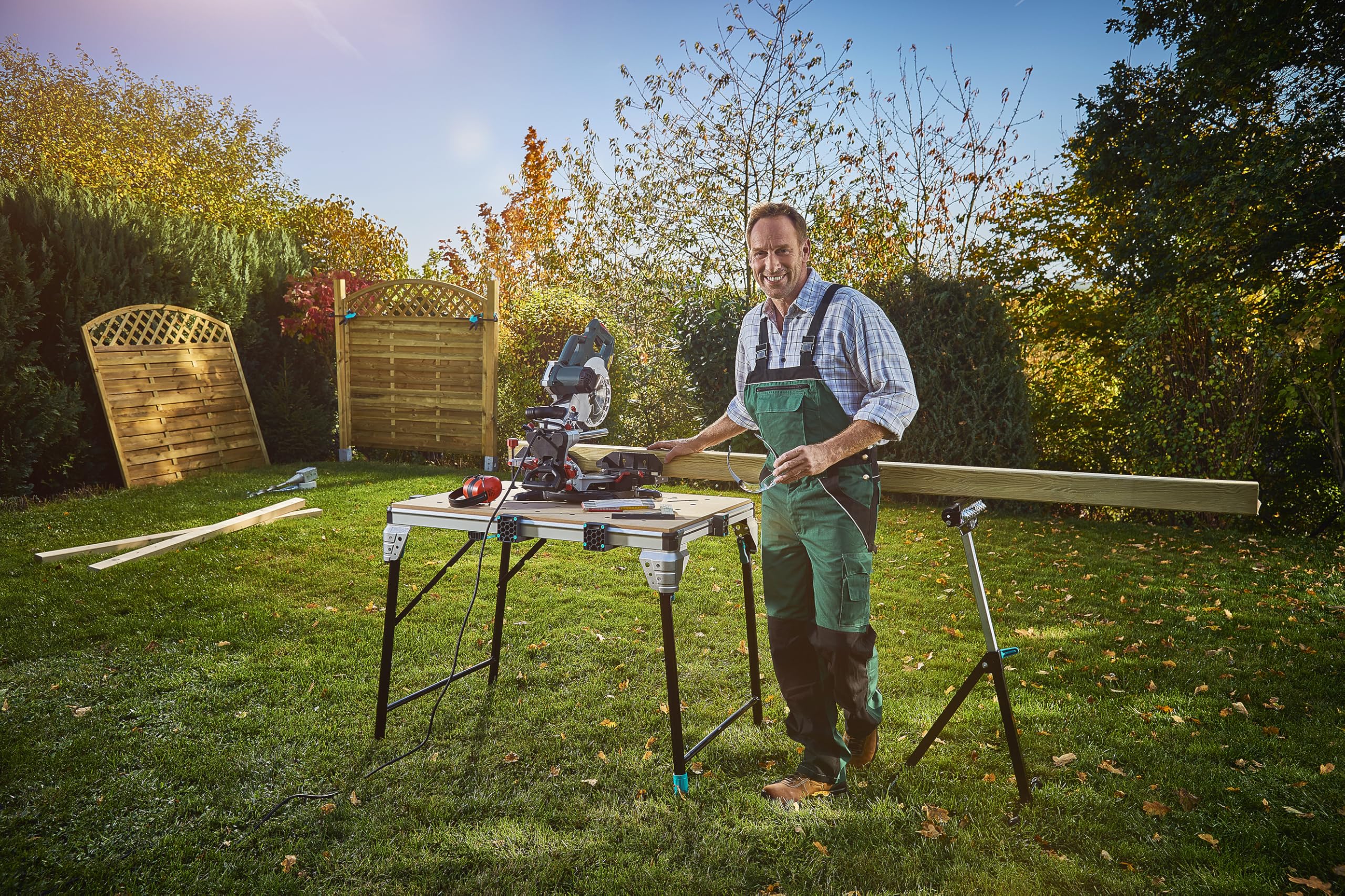 wolfcraft Master Work 1600 - Werkbank - mobiler klappbarer Arbeitstisch für Werkstatt & Baustelle - höhenverstellbarer Fuß - Maße 1035 x 695 mm - Tragfähigkeit 125 kg - Made in Europe - 6909000