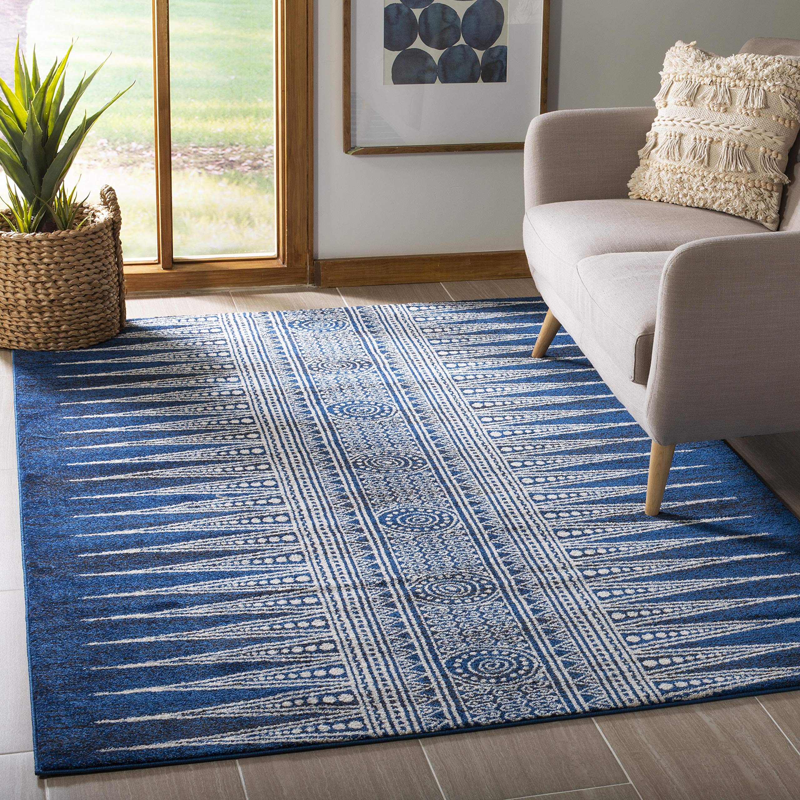 Safavieh Transitional Indoor Woven Rectangle Area Rug, Evoke Collection, EVK226, in Royal/Ivory, 122 X 183 cm for Living Room, Bedroom or Any Indoor Space