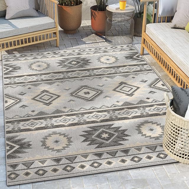 Well Woven Tuscon Gray Indoor/Outdoor Southwestern Area Rug 160 x 220 cm (5'3" x 7'3" ft.)