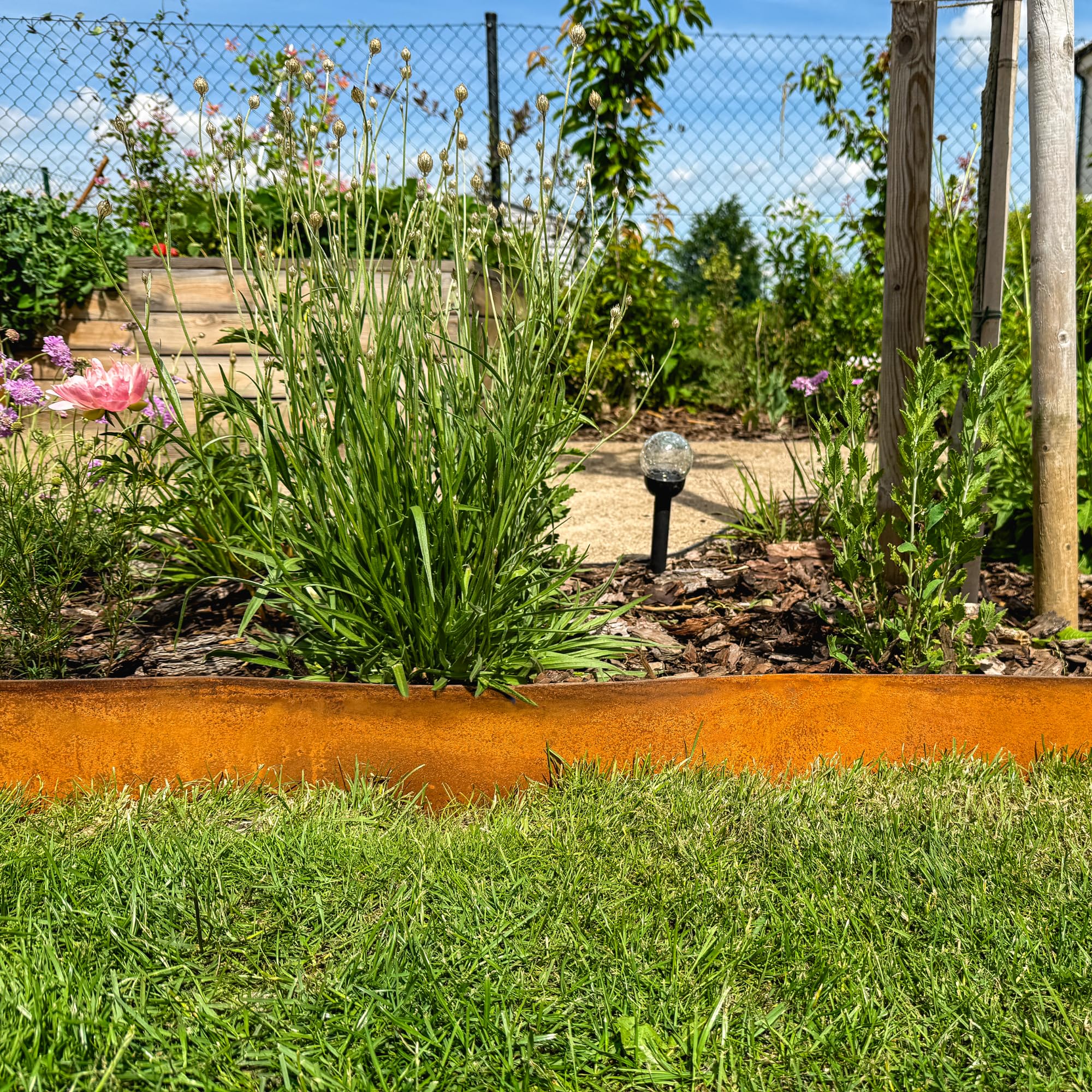 UNIGARDIA Bordura per Giardino in Acciaio Corten 10 m - Bordura per Aiuola in Metallo, Altezza 14 cm - Installazione Facile - Bordo per Prato in Ruggine, 1 Paio di Guanti Inclusi
