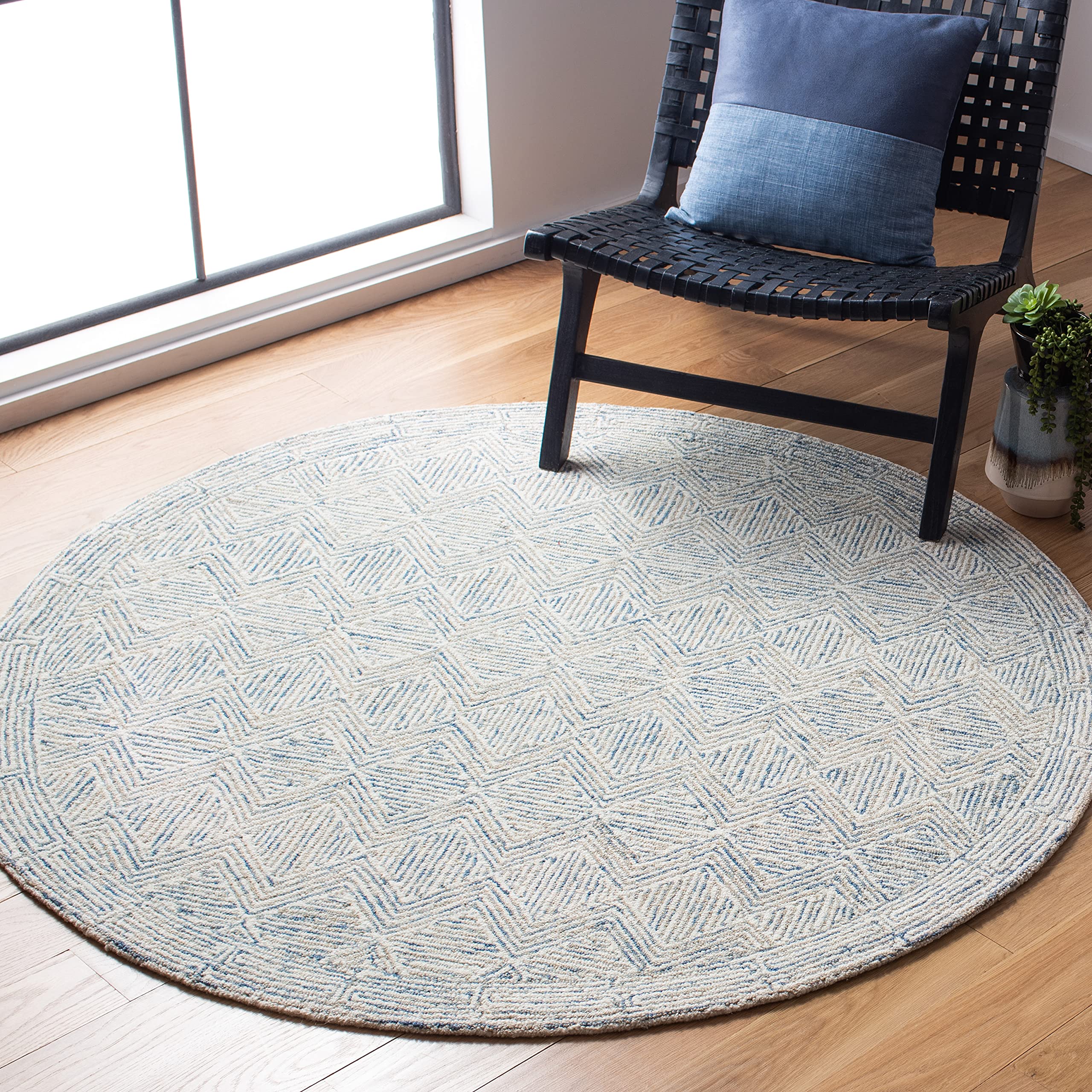 SAFAVIEH Micro-Loop Collection Area Rug - 5' Round, Blue & Ivory, Handmade Wool, Ideal for High Traffic Areas in Living Room, Bedroom (MLP538M)