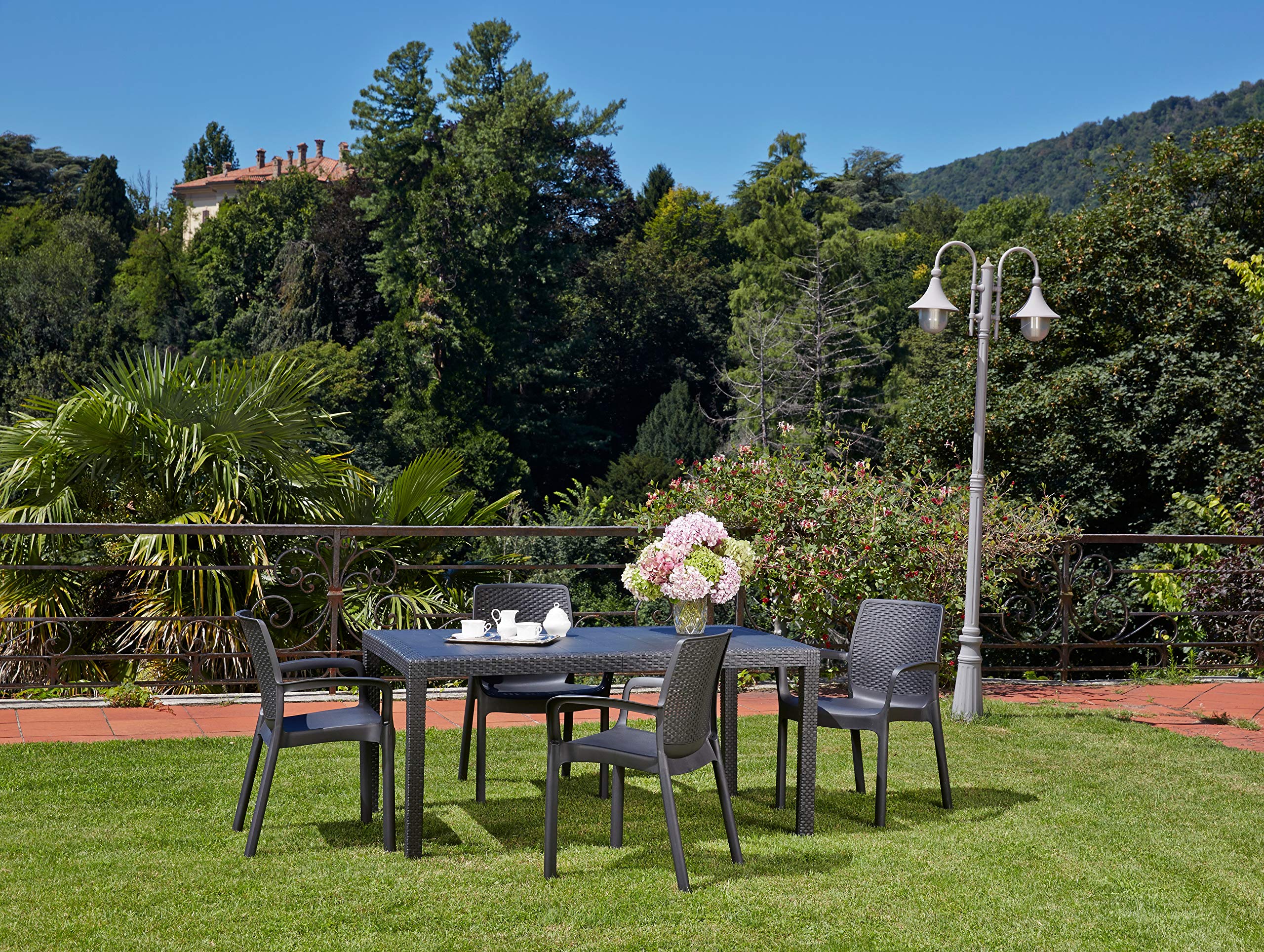 Dmora - Tavolo da esterno Imola, Ripiano fisso rettangolare, Tavolo da giardino multiuso effetto rattan, 100% Made in Italy, 138x78h72 cm, Antracite