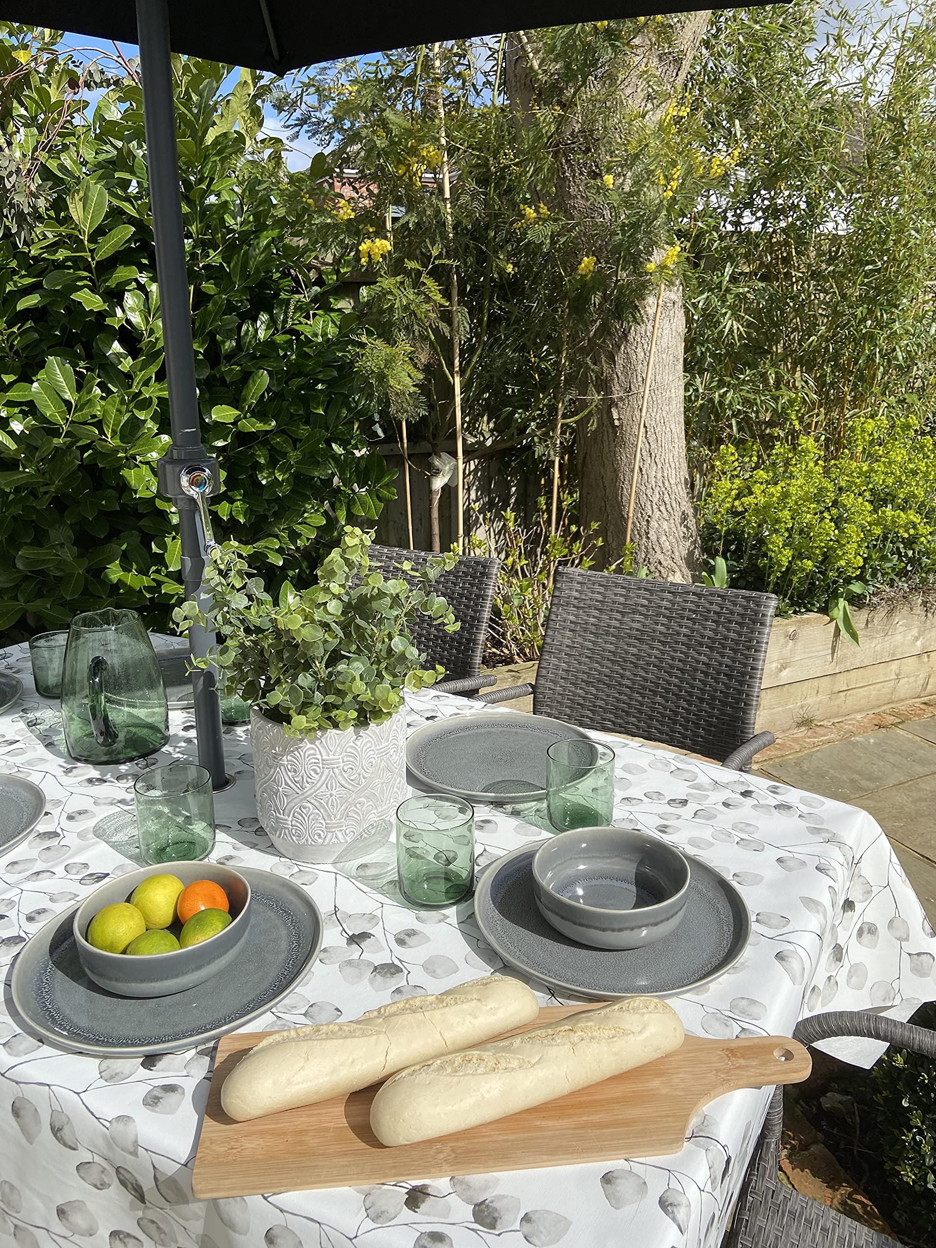 Tovaglia da giardino in PVC, facile da pulire, con foro per ombrellone in acciaio inox antiruggine, design con eucalipto, 200 x 140 cm