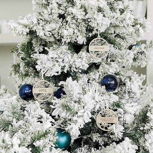 Miniatura 3 de Weddingstar Adorno personalizable para árbol de Navidad con copo de nieve de madera grabado, apellido