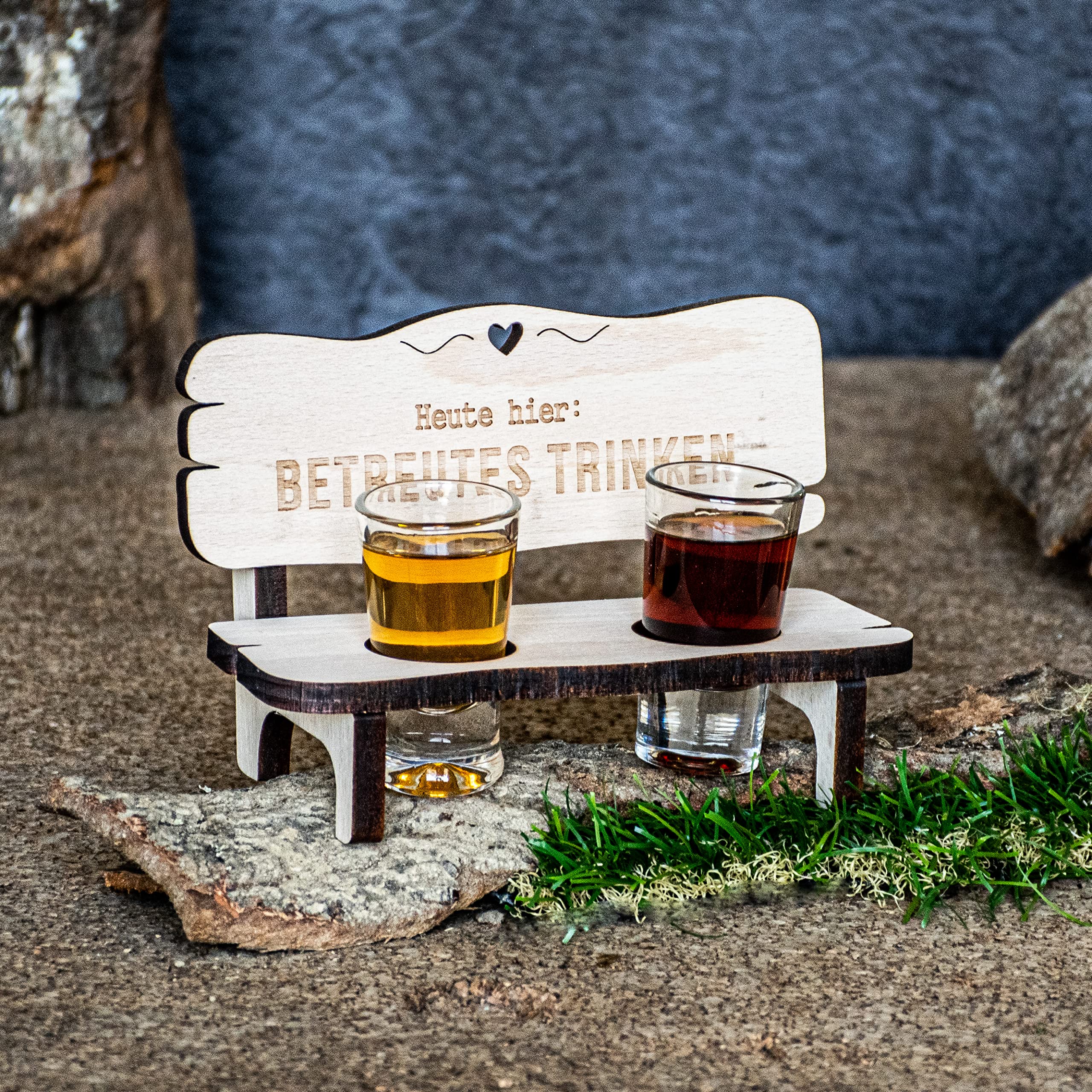 Panca Per Liquori In Legno Con Incisione "Ruhe Bitte: Wir Saufen" - Set Con 2 Bicchierini, Regalo Divertente - 2