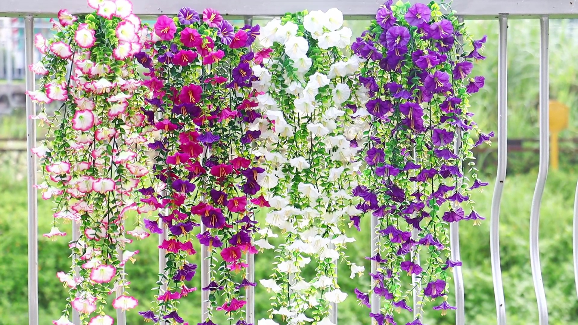 4 Stück Künstliche Hängepflanzen Weiß - 75cm Petunien Mit Eukalyptus Für Garten & Haus