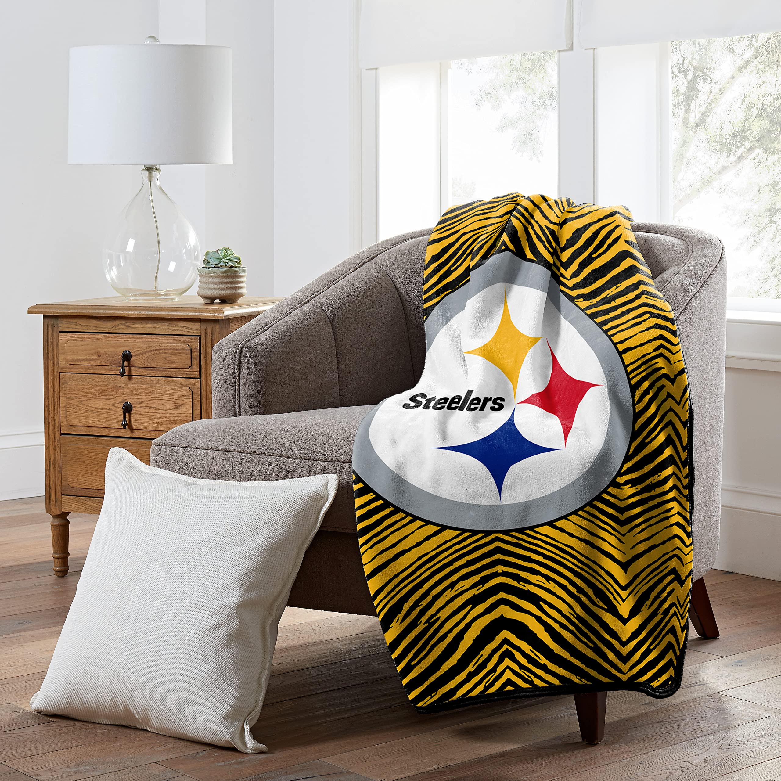 Amazon.com: Zubaz by Northwest NFL Zubified Raschel Throw Blanket