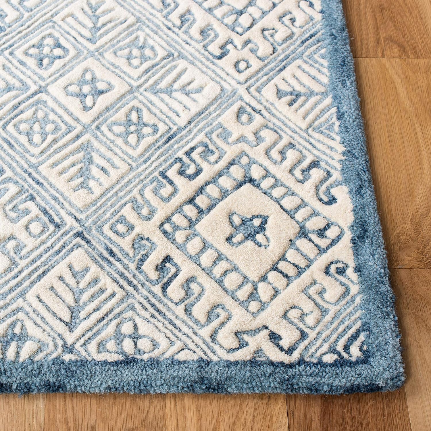 Handmade Blue and Ivory Wool Tufted Reversible 4' x 6' Area Rug