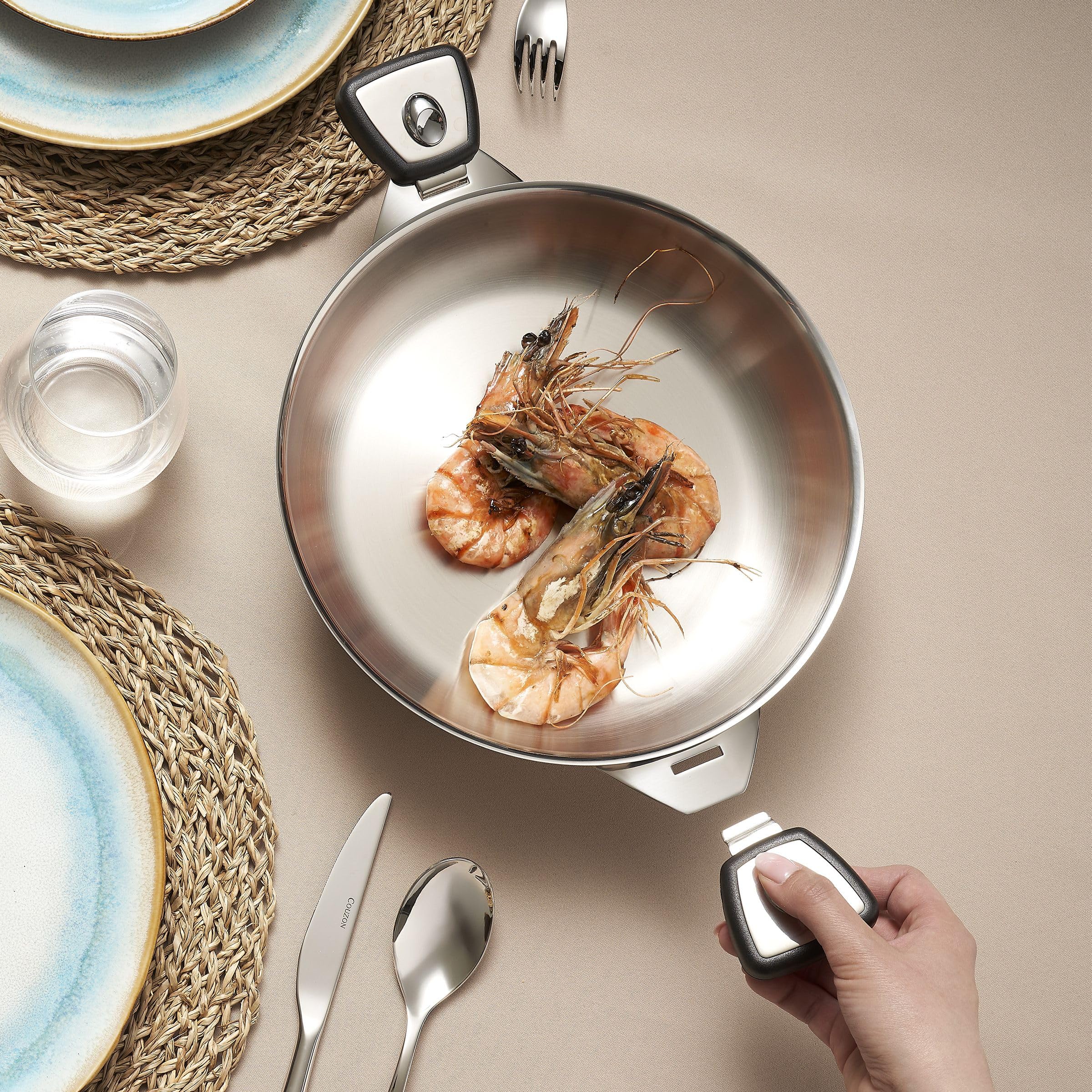 Cuisinox - Eclipse - Wok 28 cm tout inox - Fond encapsulé - Compatible tous feux dont induction - Acier Inoxydable 18/1 - Finition miroir - Poignée amovible effet bois