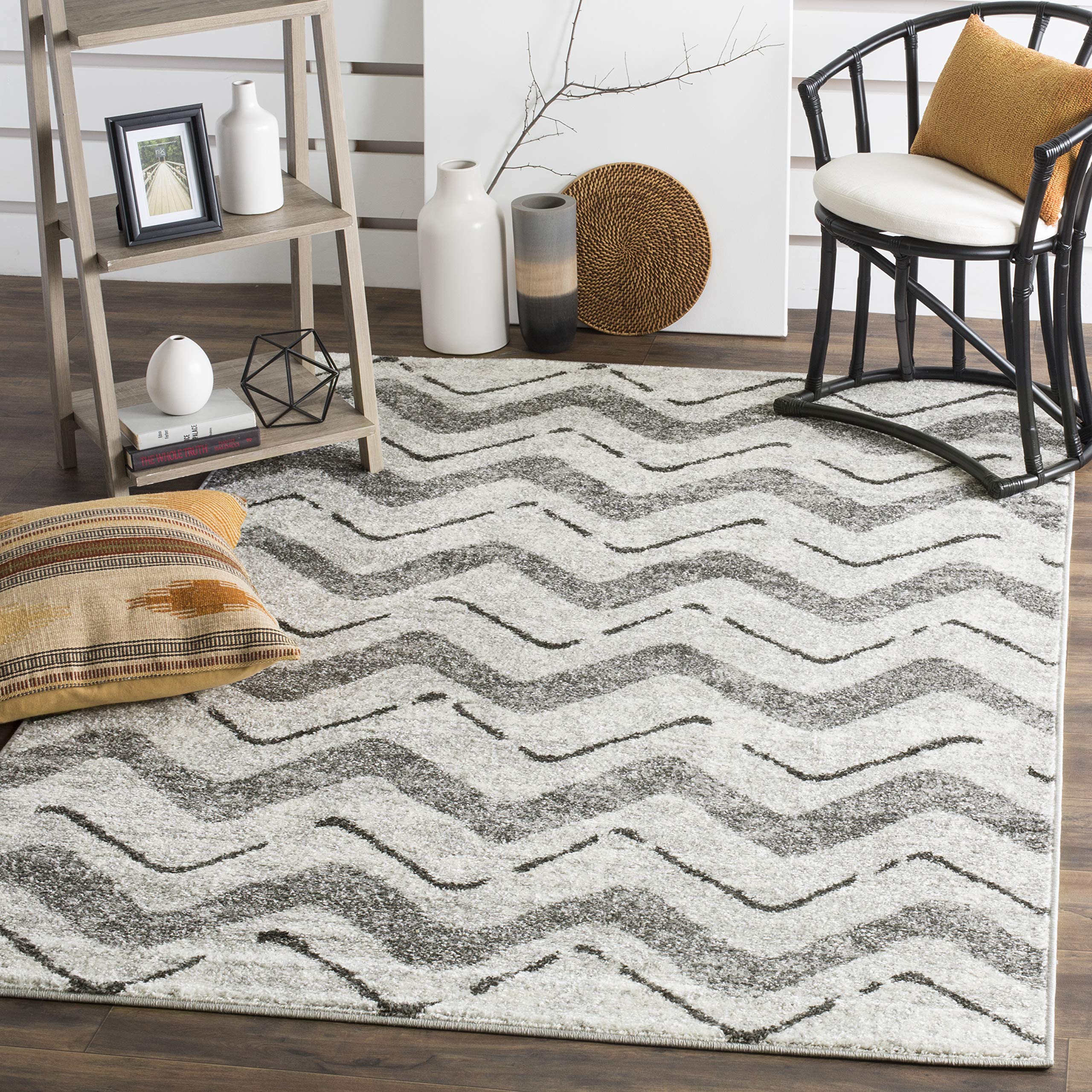 SAFAVIEH Adirondack Collection Area Rug - 6' x 9', Silver & Charcoal, Modern Chevron Design, Non-Shedding & Easy Care, Ideal for High Traffic Areas in